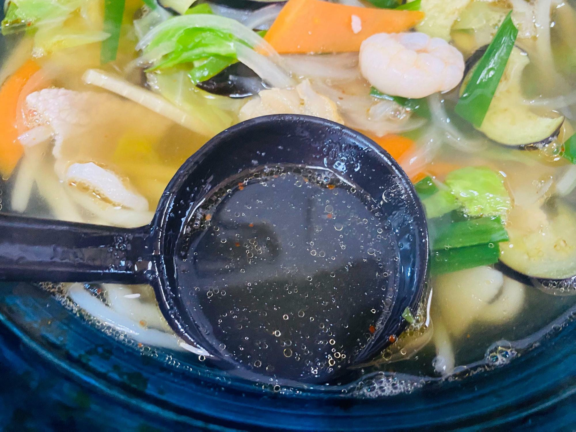 ピリ辛のスープが、身体に沁み渡ります