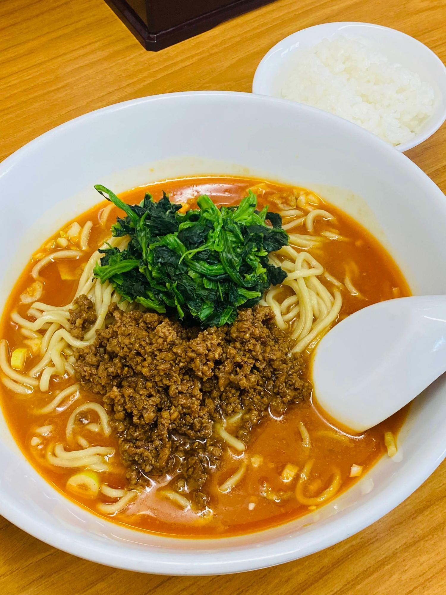 「担々麺（980円）」　※1口ライスは無料