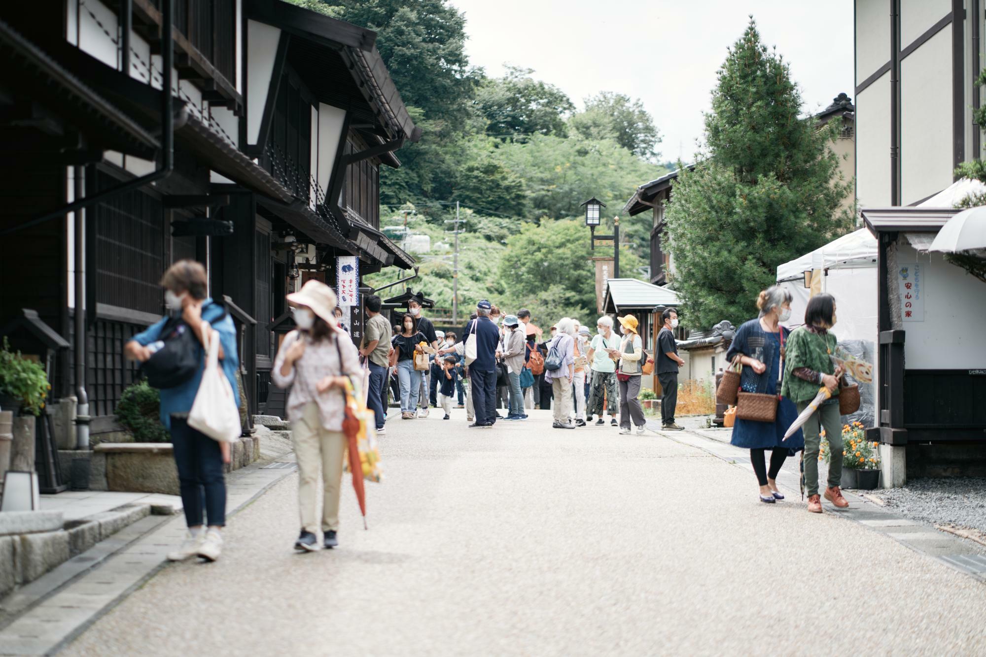 観光しながら楽しめるクラフトフェア（画像提供:木曽の手仕事市実行委員会）