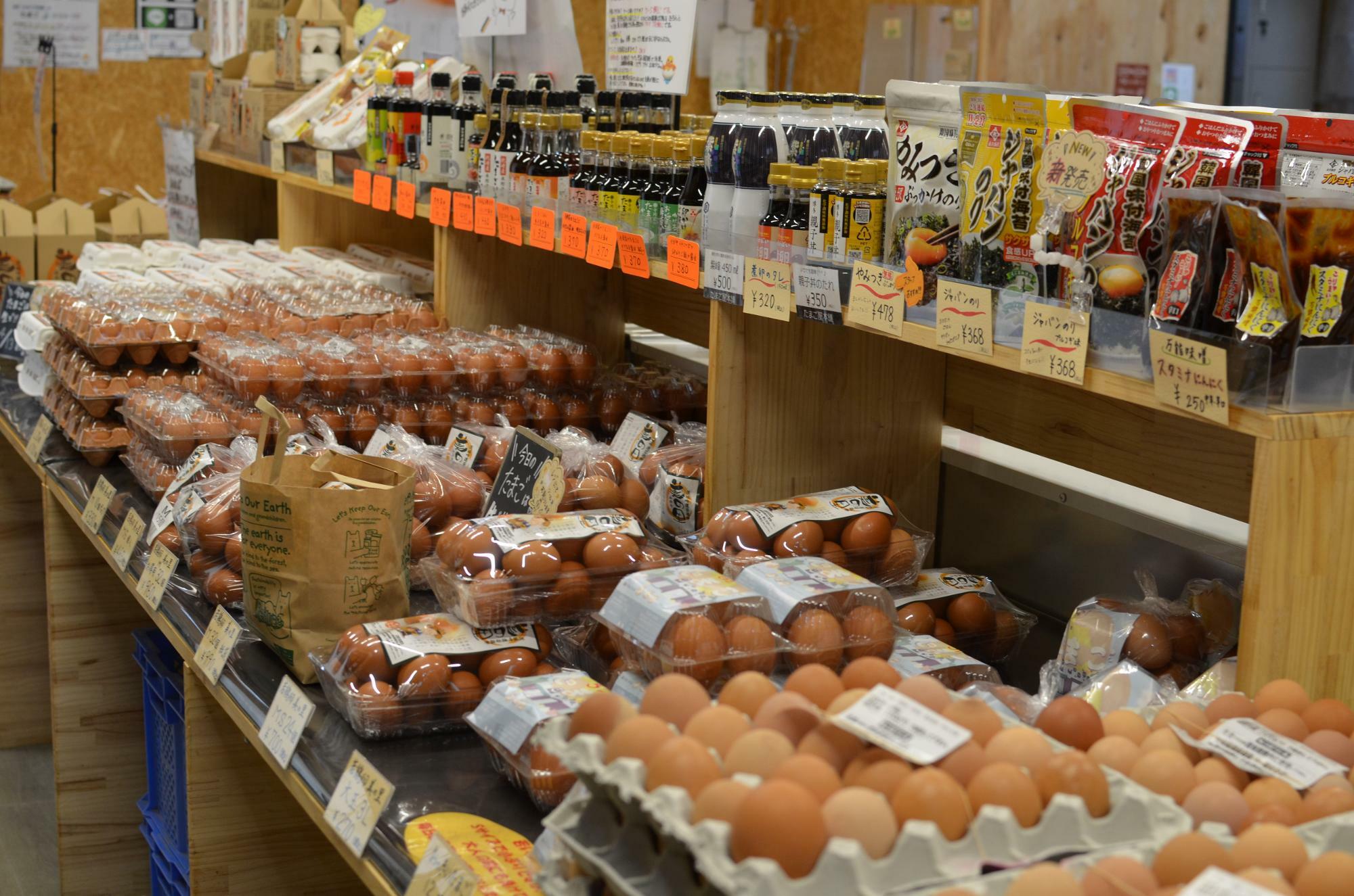 常総市で人気を集める、養鶏農家が営む卵直売所のつくば店です。