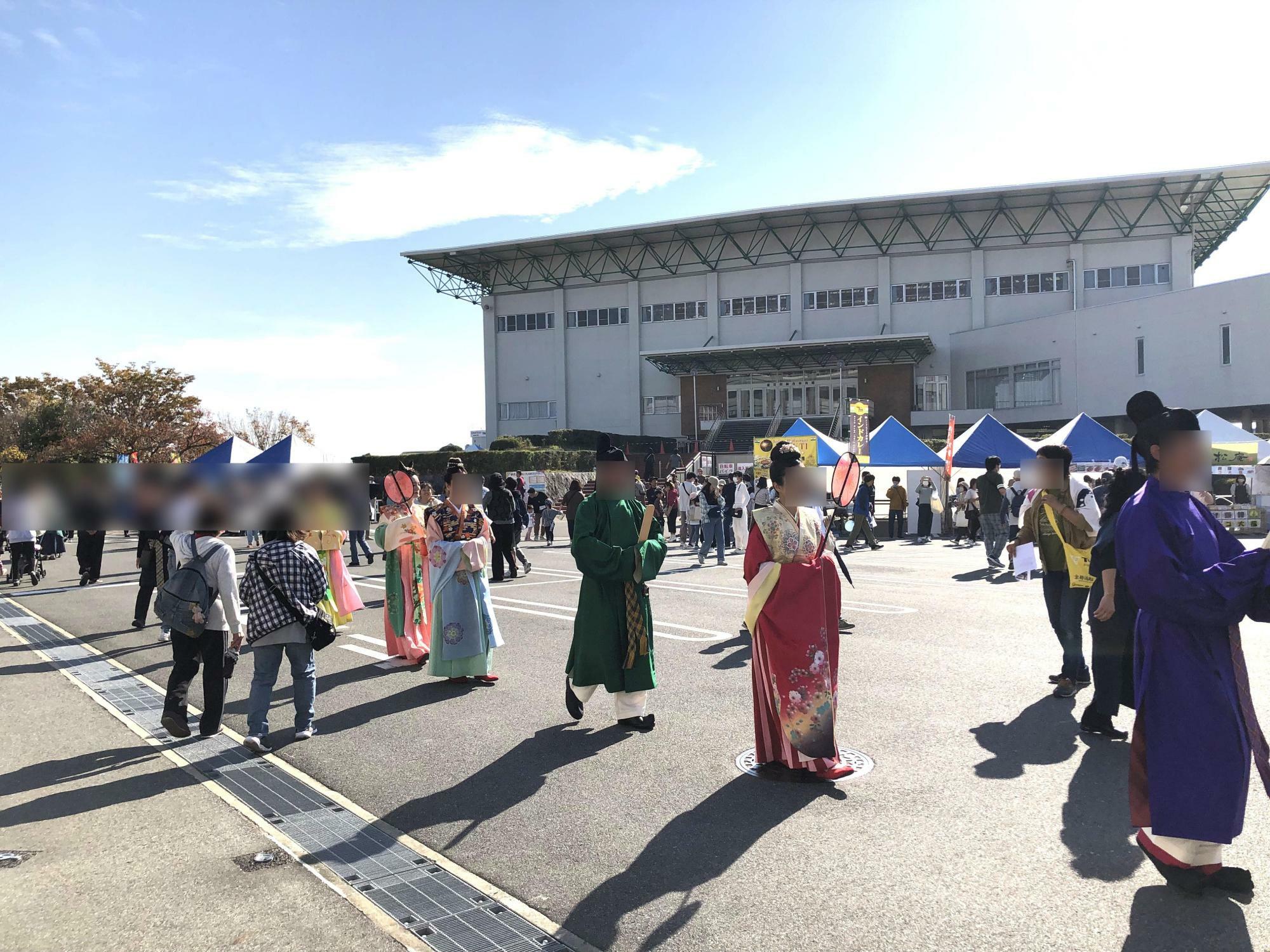 2023年の香芝市のイベントで撮影した古代衣装の行列です