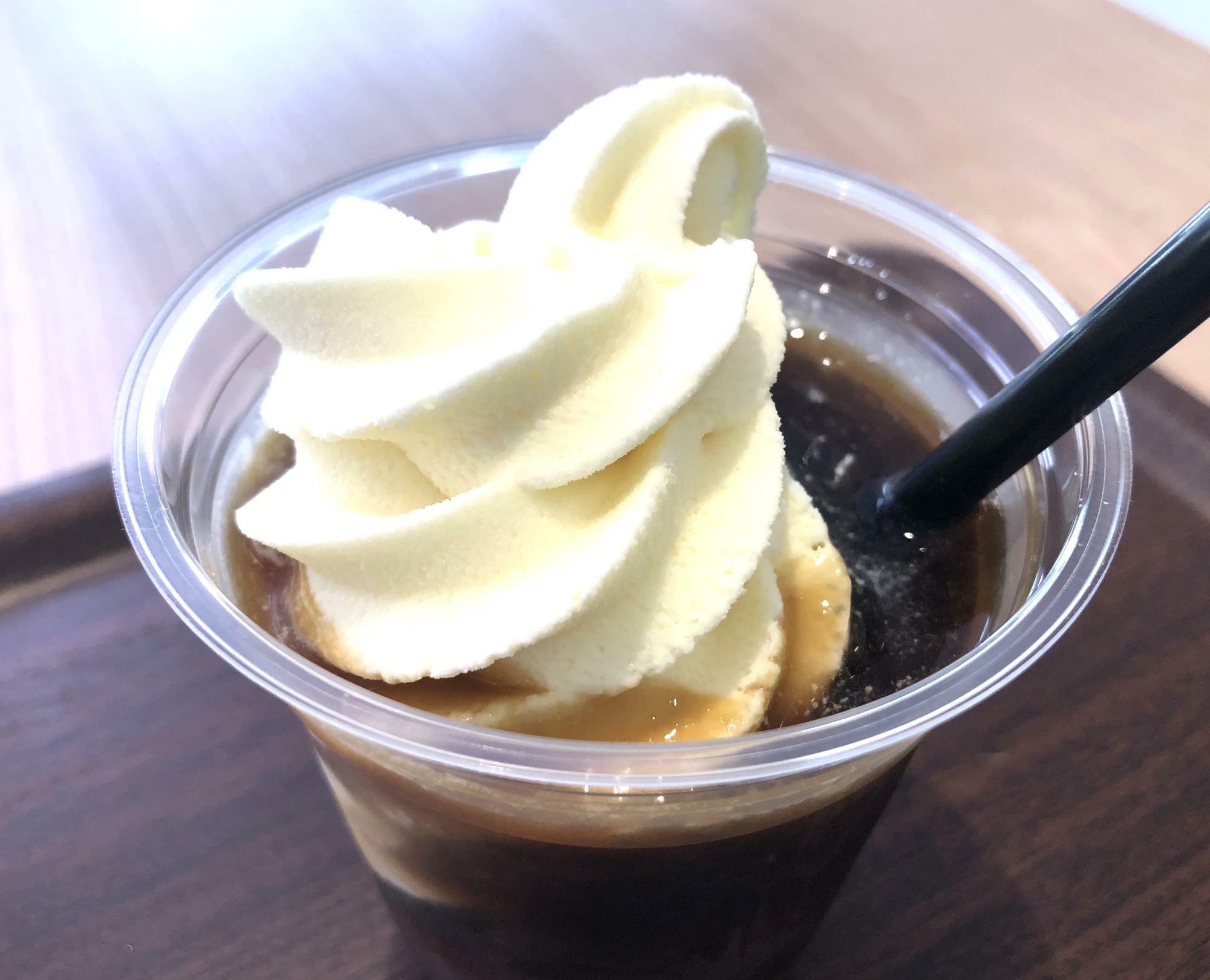 涼し気な写真をおひとつ。はしお元気村のコーヒーフロート税込250円。安かったのでつい、いただいちゃいました。