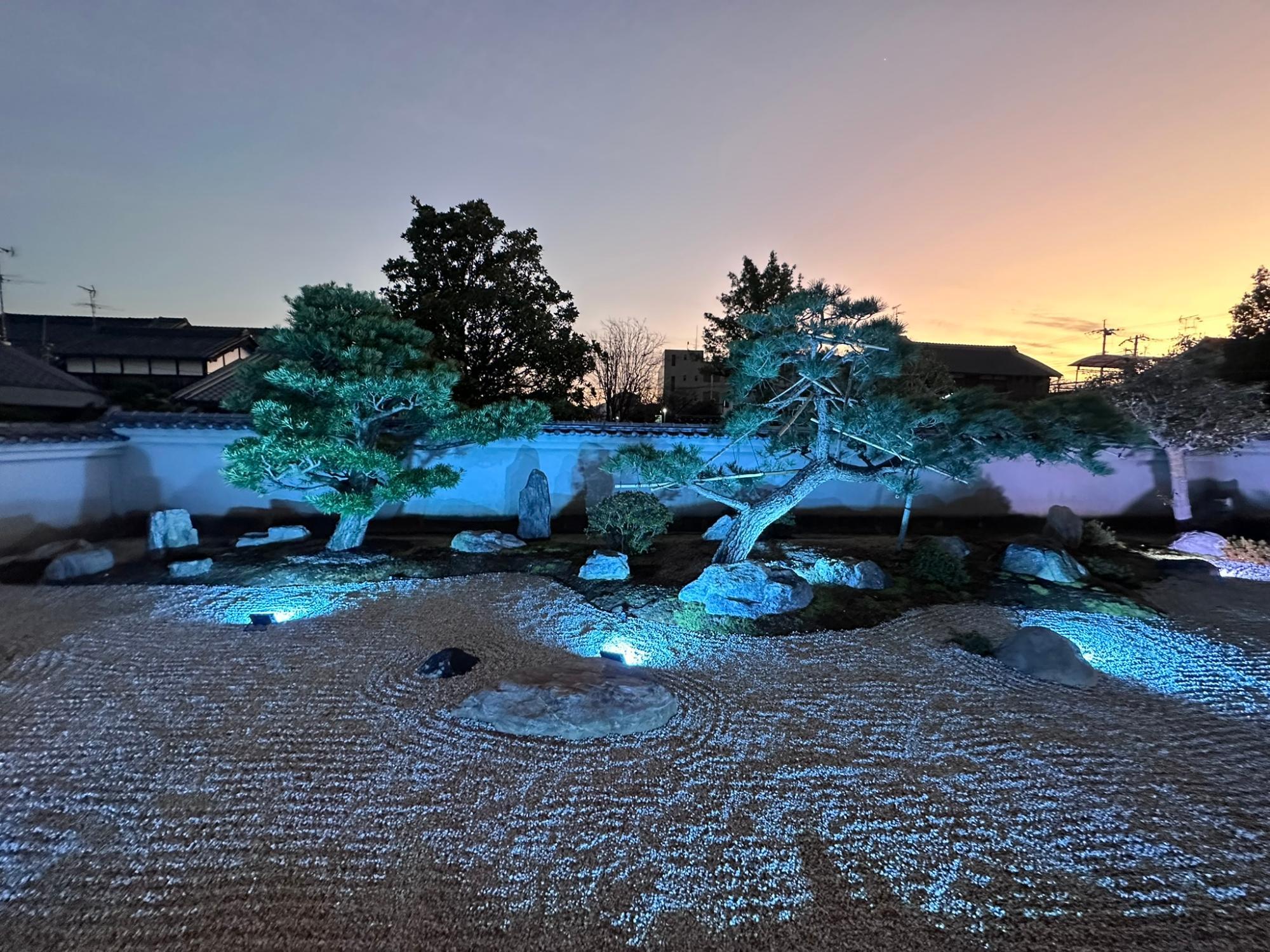 王寺町】達磨寺の年越し鐘つきイベントで登場!巨大な 王寺町】達磨寺の年越し鐘つきイベントで登場!巨大な