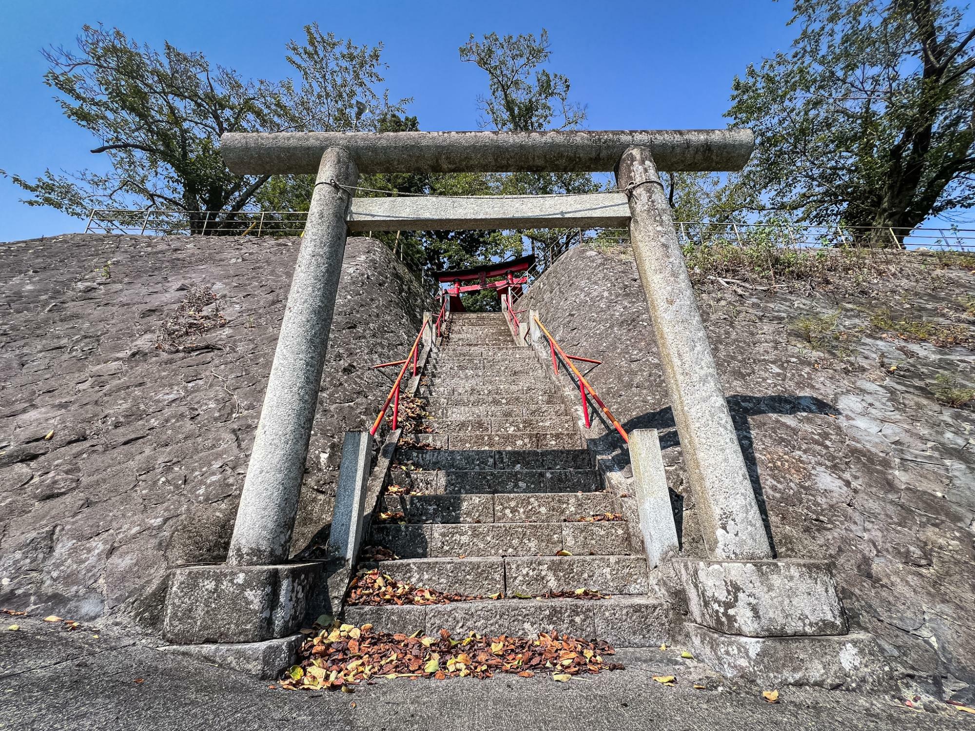 富士川町大久保地区のシンボル的な場所かな？