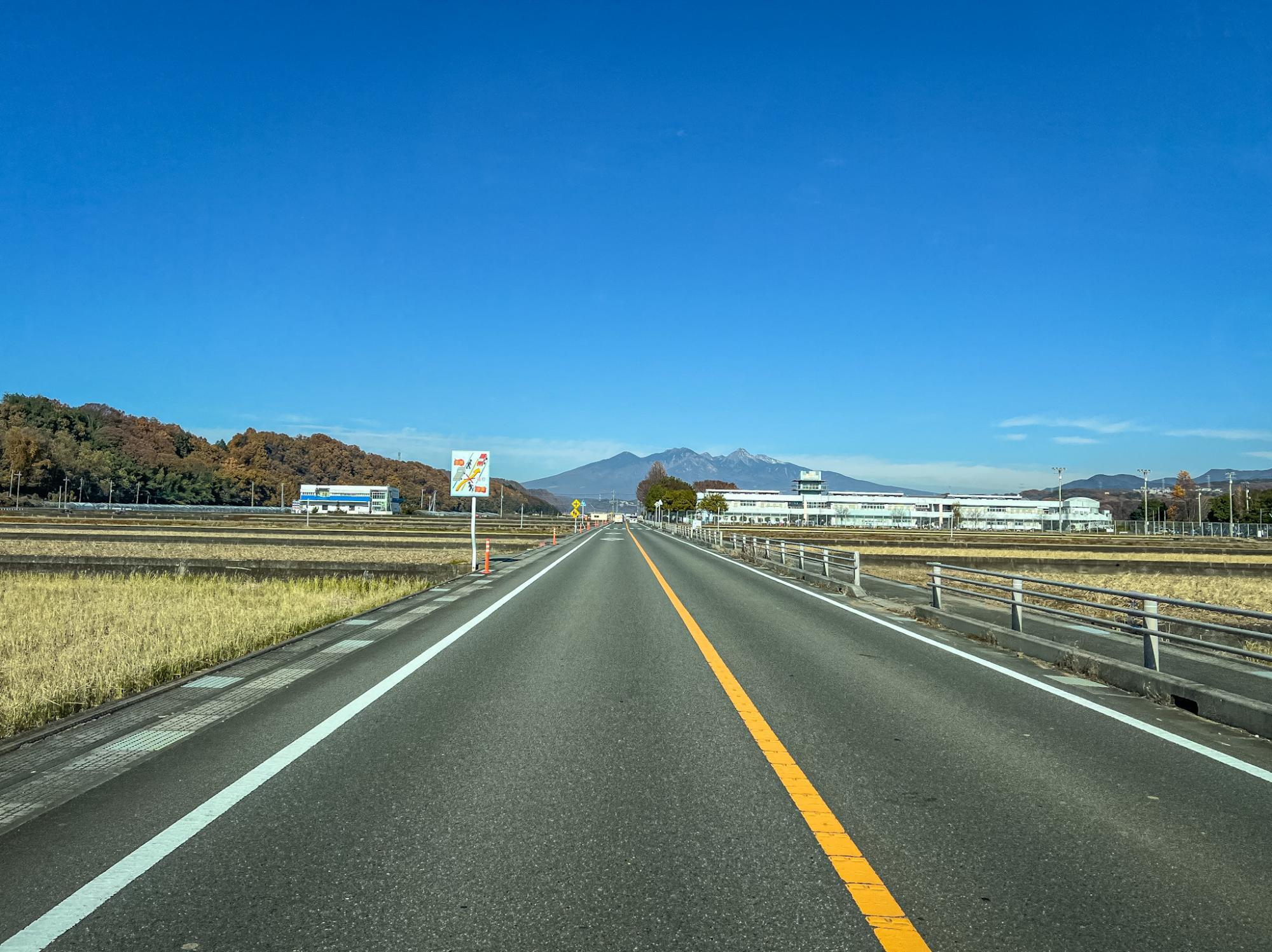 開放的で見通しの良い道