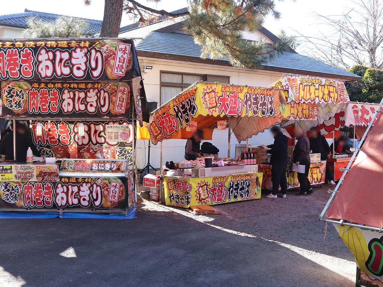 遊びからグルメまでOK！たくさんの露店が並びます