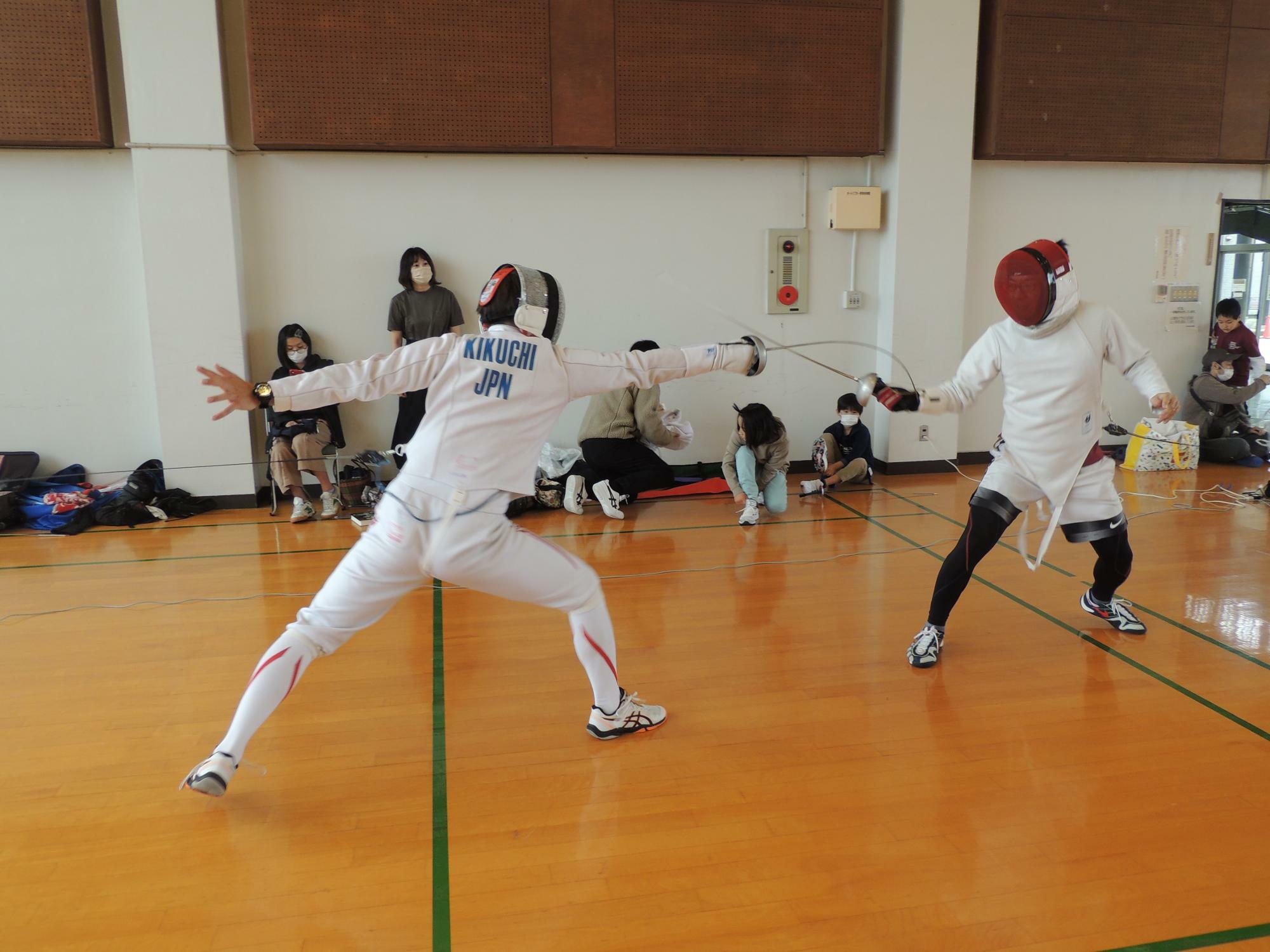 クラブ代表も練習に参加（写真右）