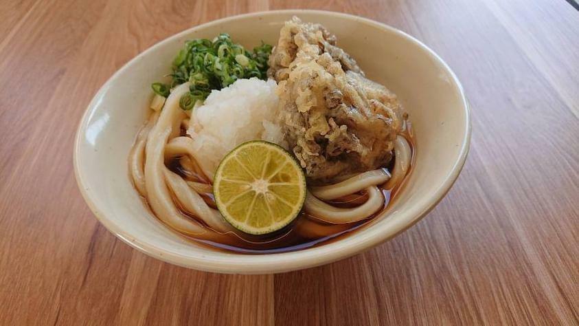 （店提供写真）「舞茸天のせすだちおろしぶっかけうどん」810円（税込）