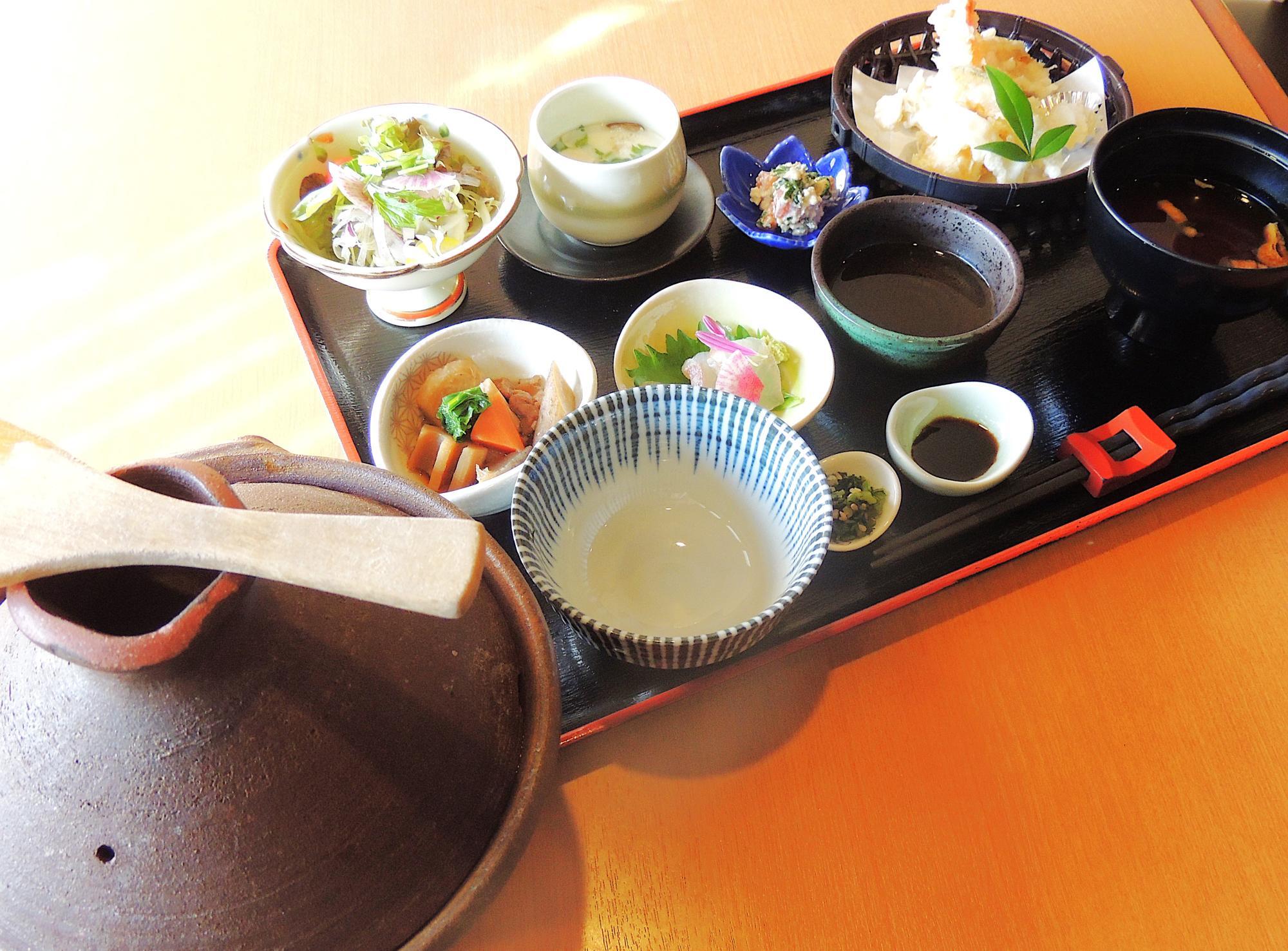 「一凛お昼の土鍋ご飯定食」1,800円（税込）