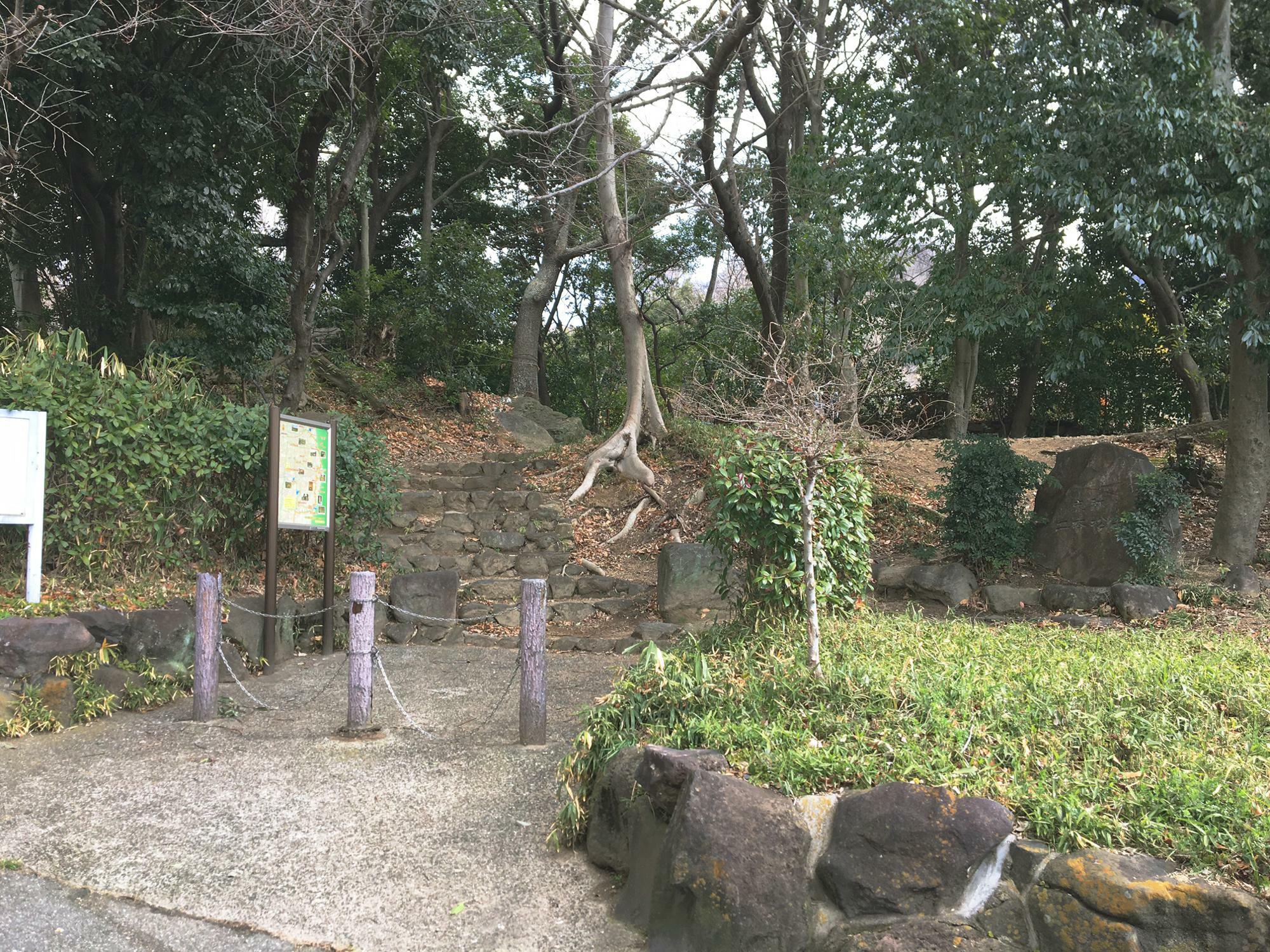 二本松古墳の入り口