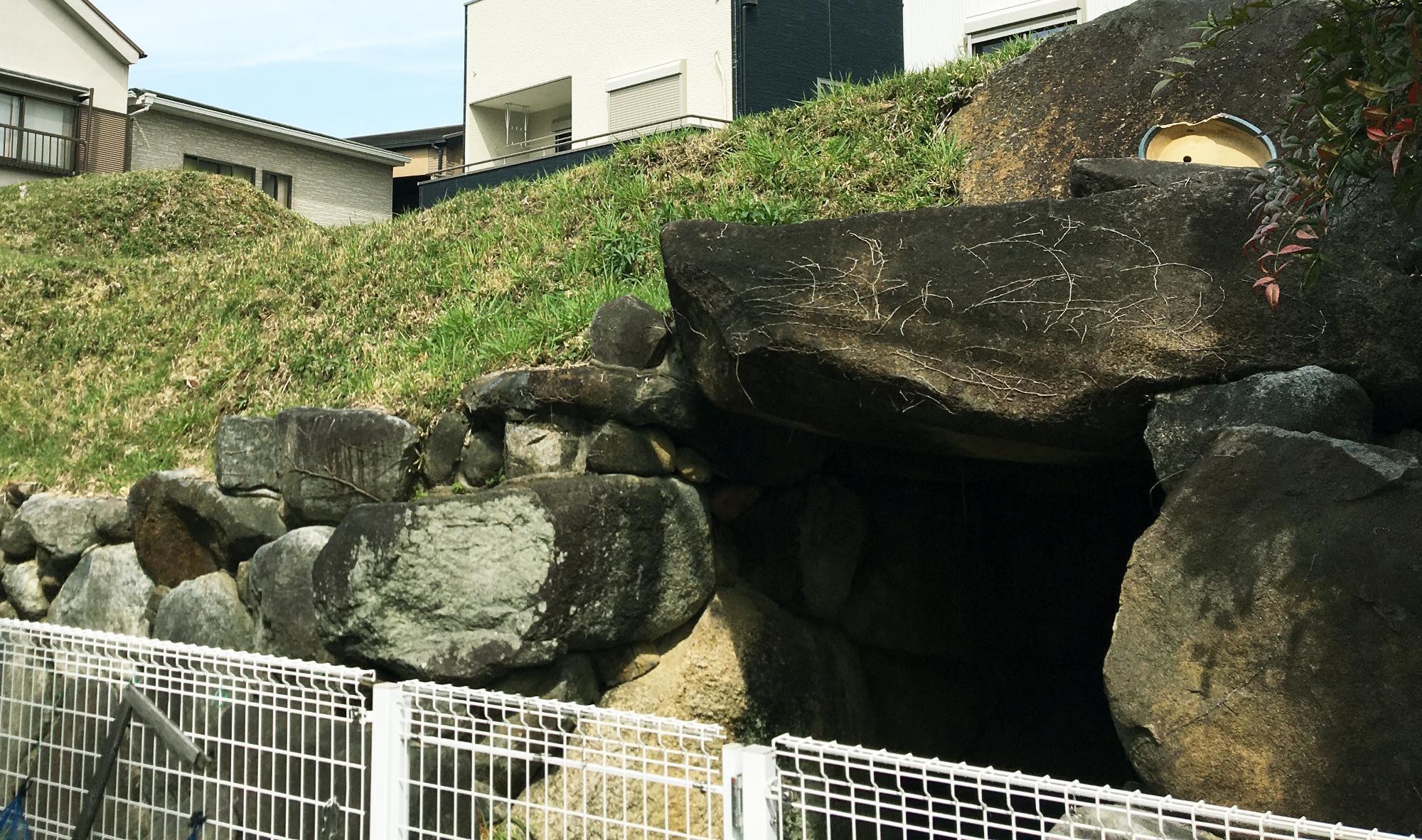 夫婦塚古墳向かって右側の石室