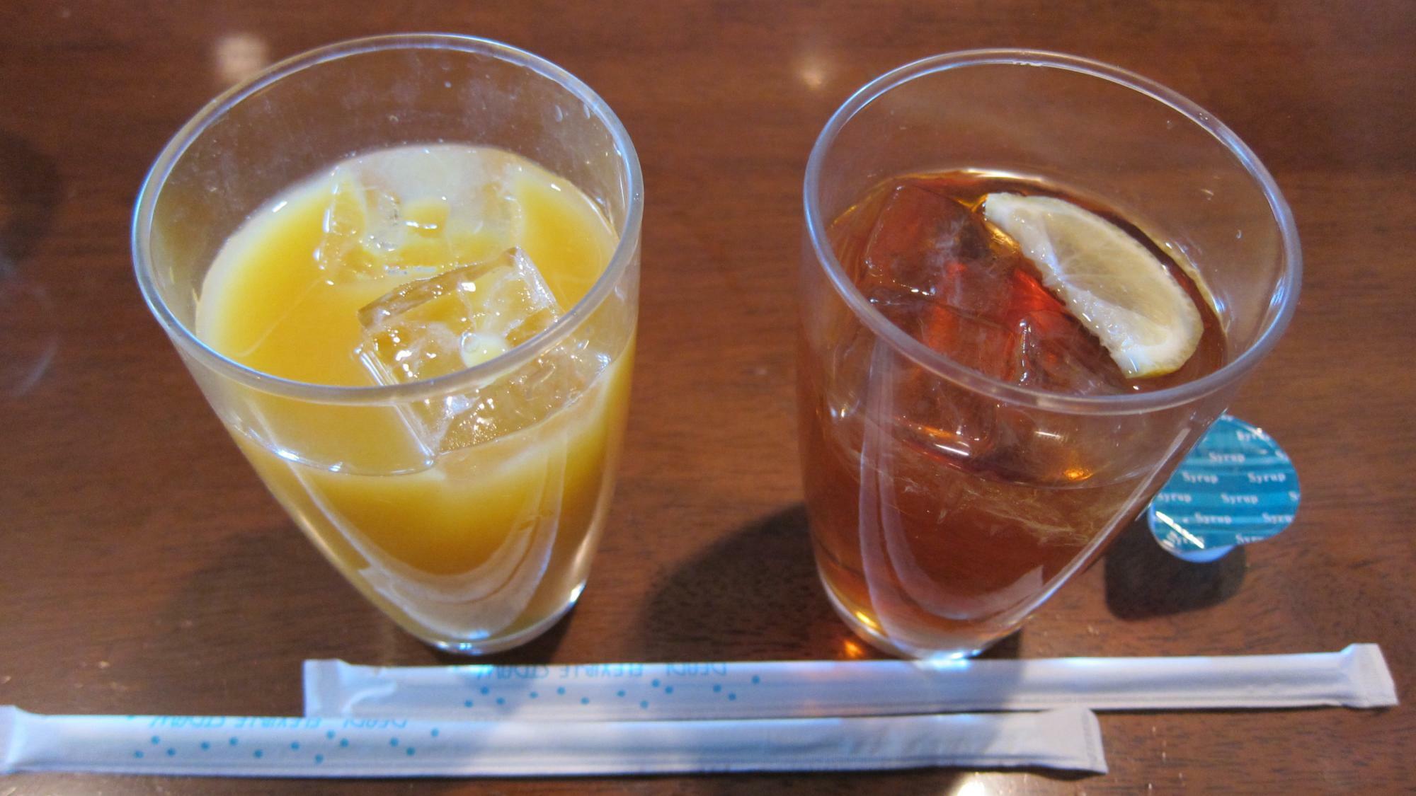 オレンジジュースとアイスレモンティー