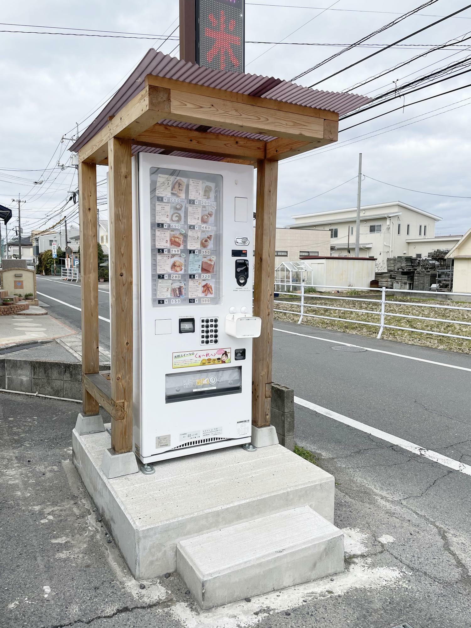 この画像は、正面です。ハローズ庭瀬店は、この後ろ方面