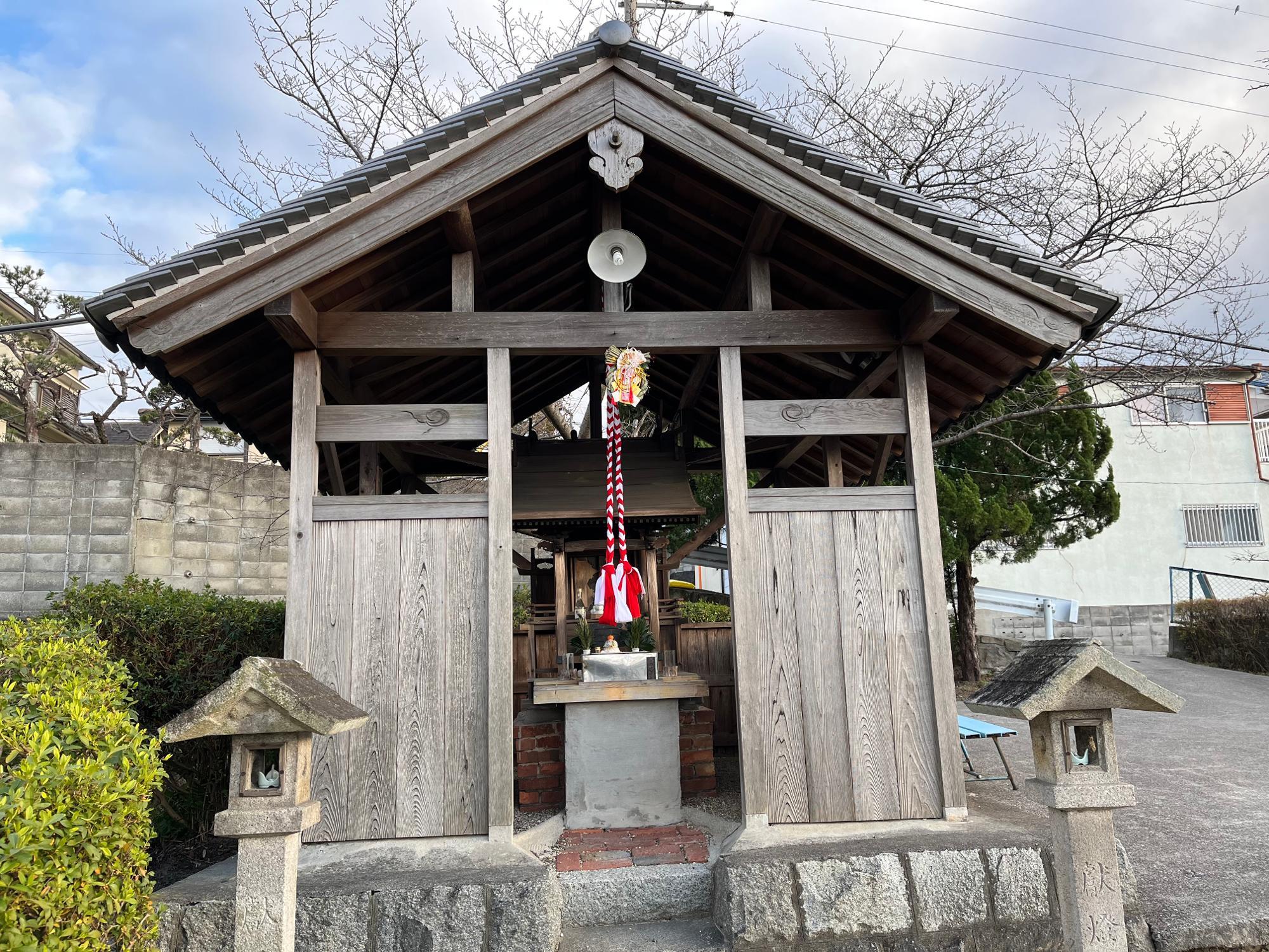 東板持地区にある板持厳島神社