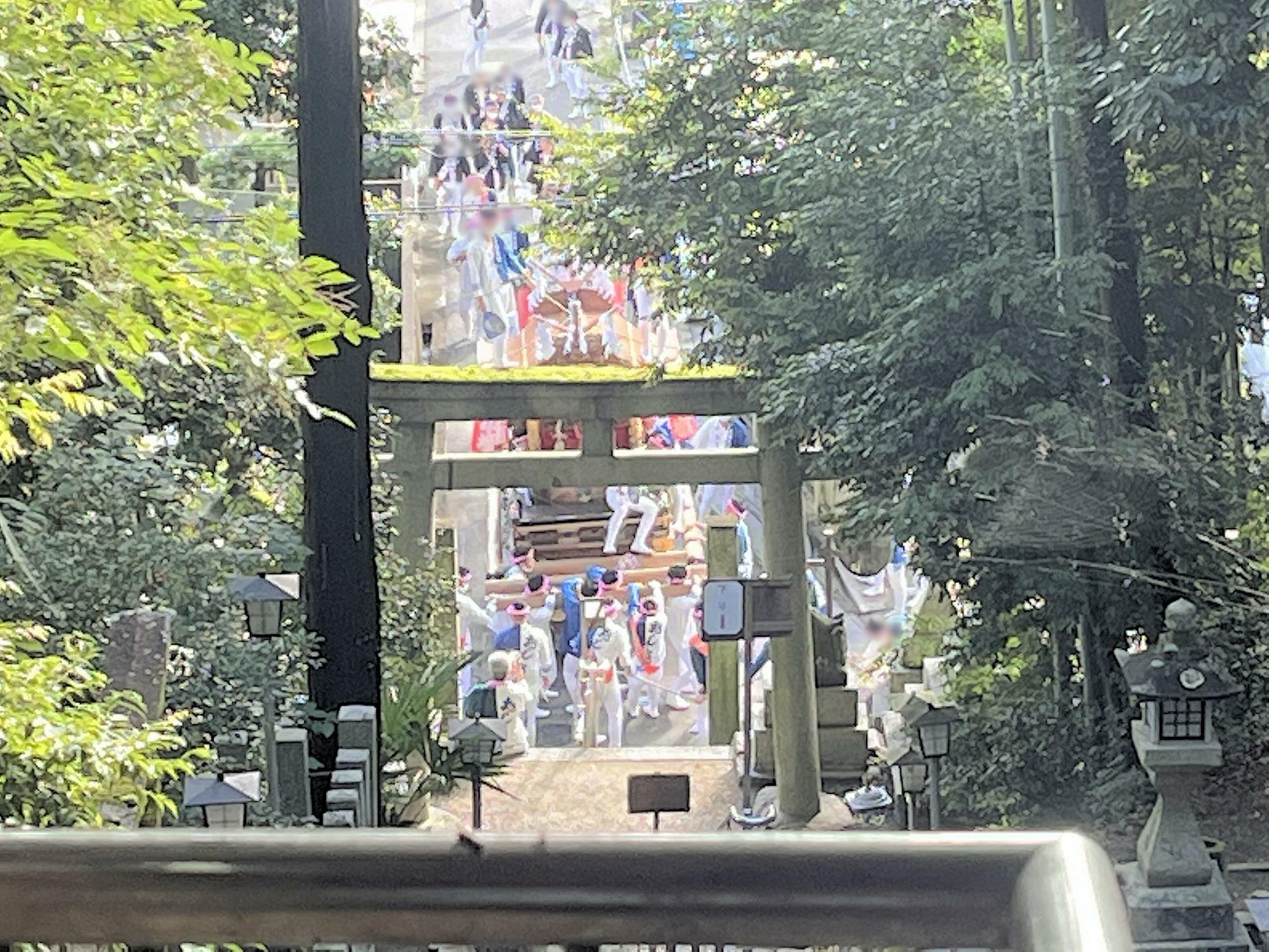 烏帽子形八幡神社の入り口まで来てそれぞれの地域に向かうだんじり
