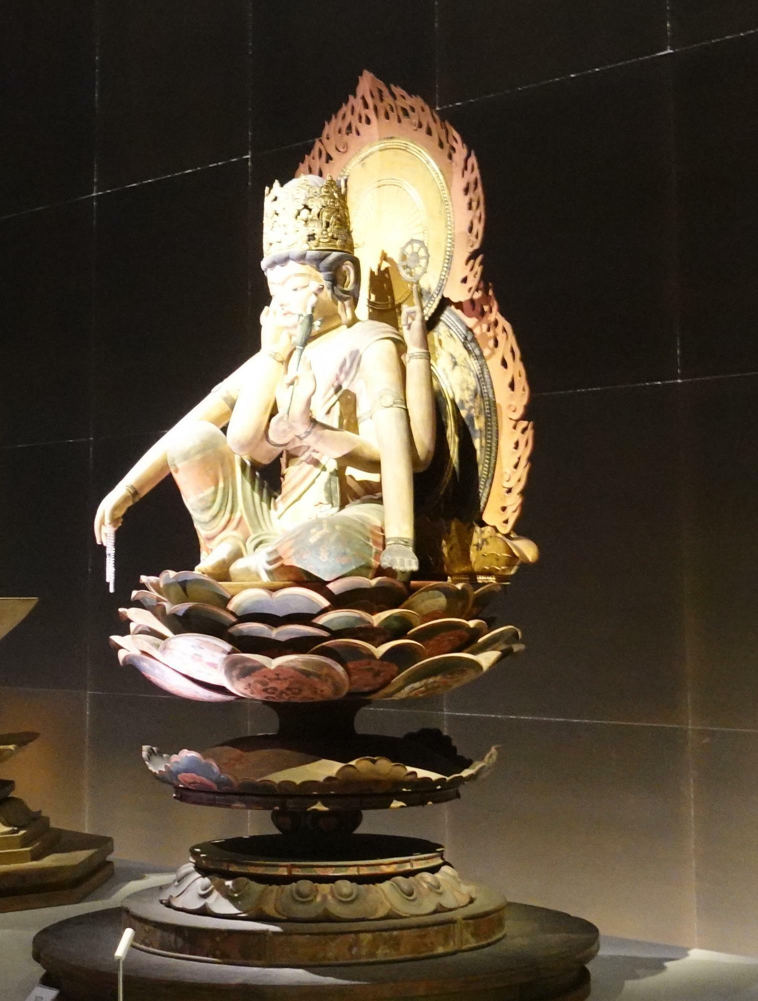 昨年京都国立博物館の特別展で展示された観心寺如意輪観音像の模造