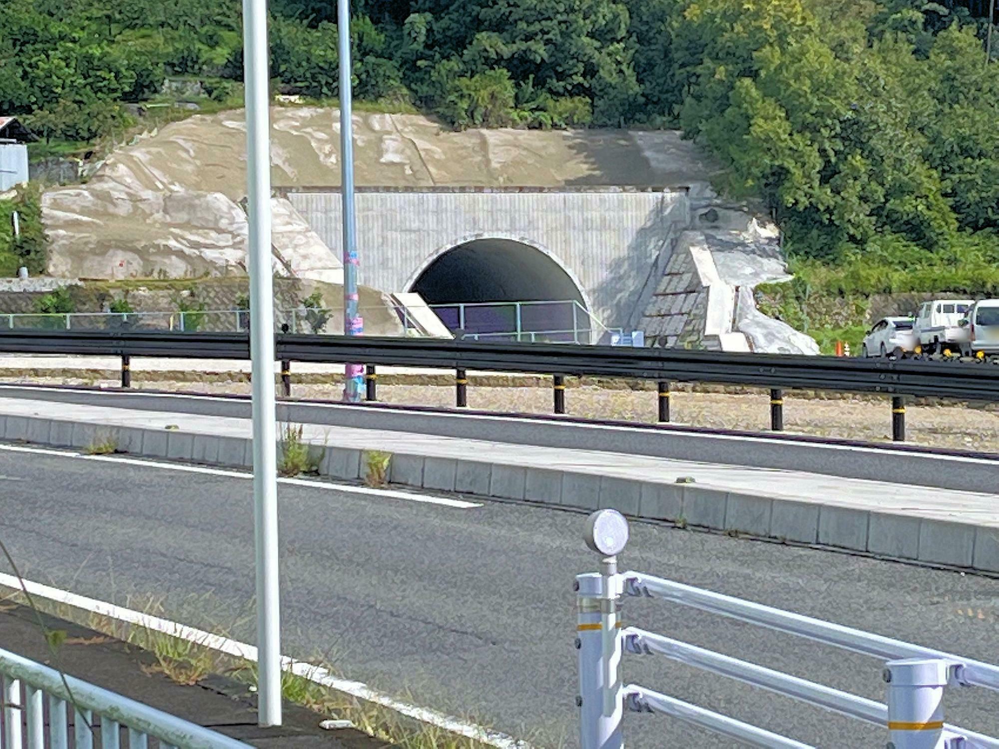 和歌山側から見た工事中の天見紀見トンネル