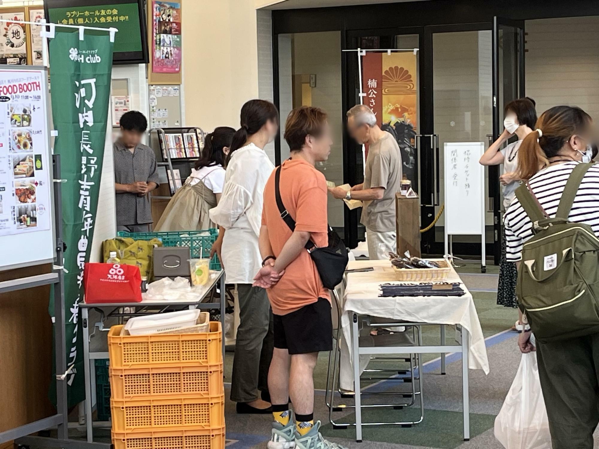 昨年の奥河内音絵巻の入口の様子、今年も市内の名店の販売コーナーもあります