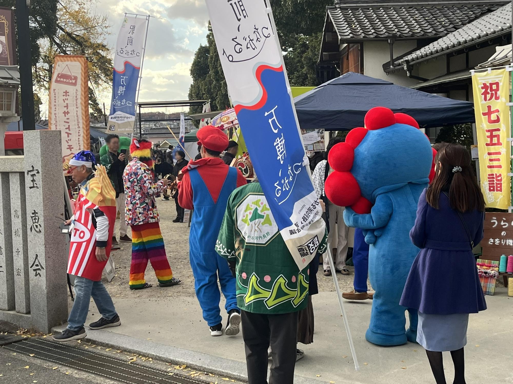 昨日、8つのイベントのひとつ長野神社の会場に入ってきたチンドン屋行列