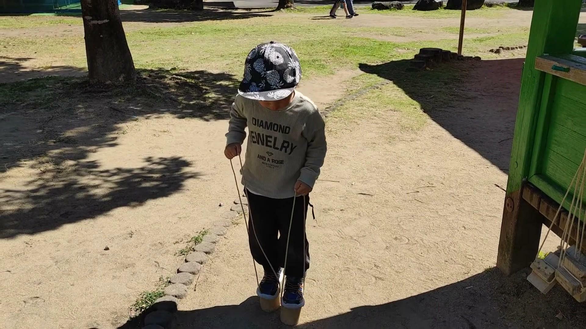 ぽっくり(缶下駄) 今回はありませんが、今の子供もこういう昔の遊びに興味津々