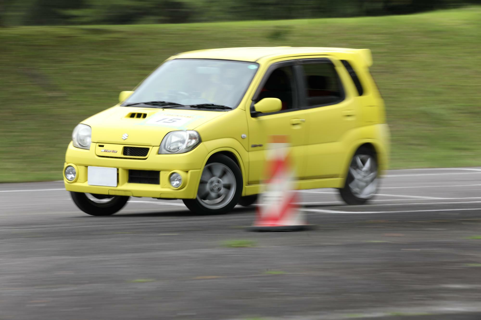 パイロンに接触しない運転技術は、公道、駐車場でもとても役立ちます　写真提供：フォト屋花ちゃん工房(撮影者：花田達哉）