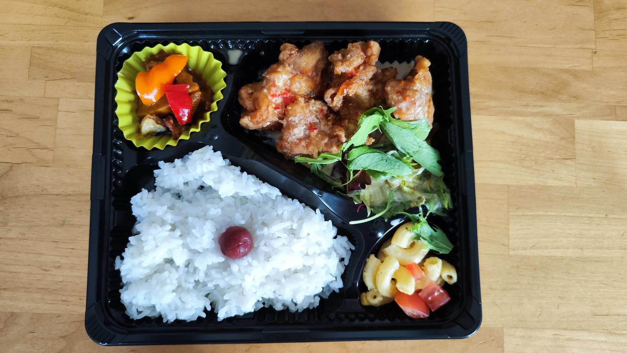 タイカラ弁当(タイ風鶏の唐揚げ弁当) 650円