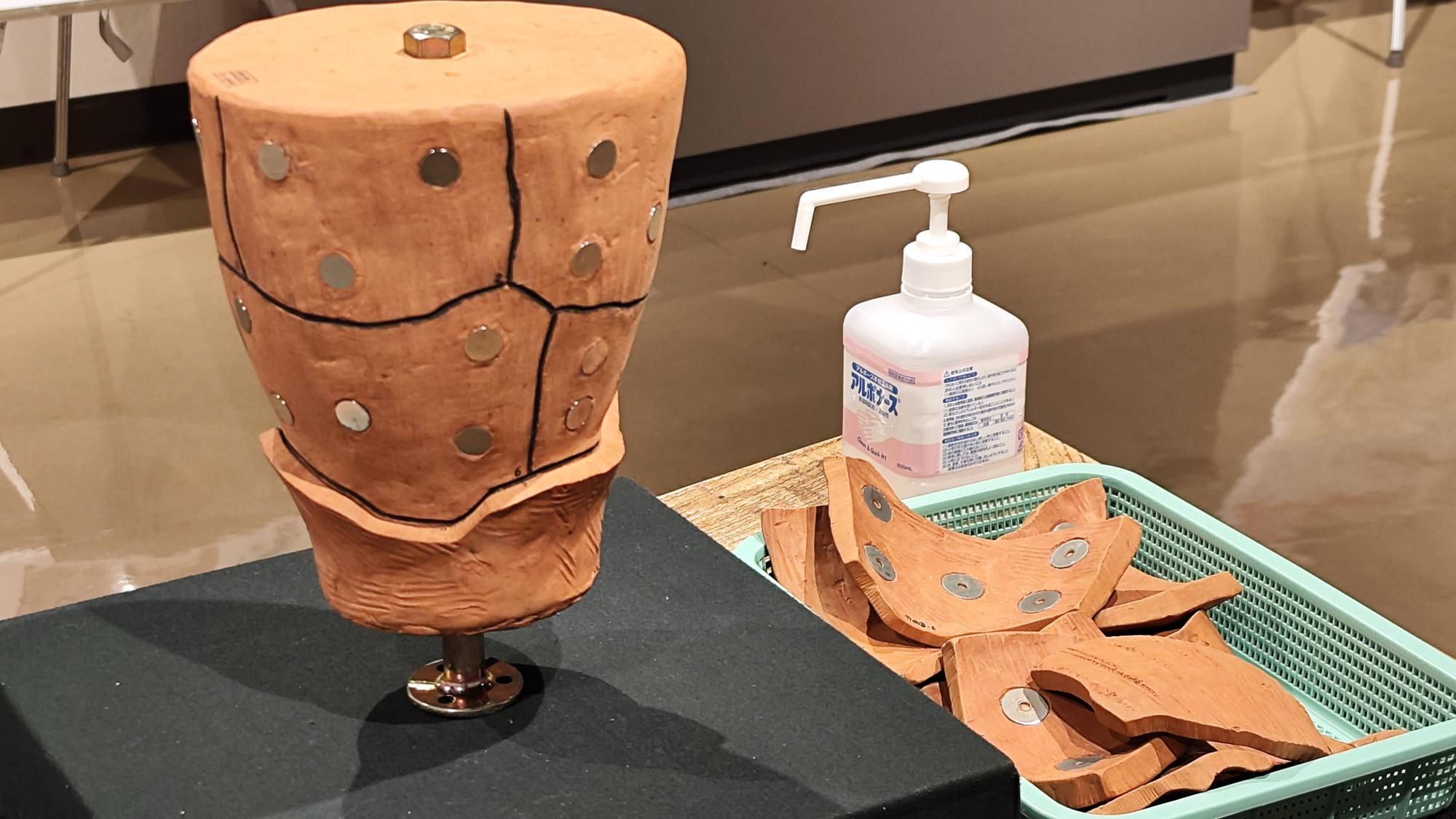 遺品整理◼️蔵からかなり古い超特大な星4つの謎のお皿が出てきた！ 遺品整理蔵からかなり古い超特大な星4つの謎のお皿