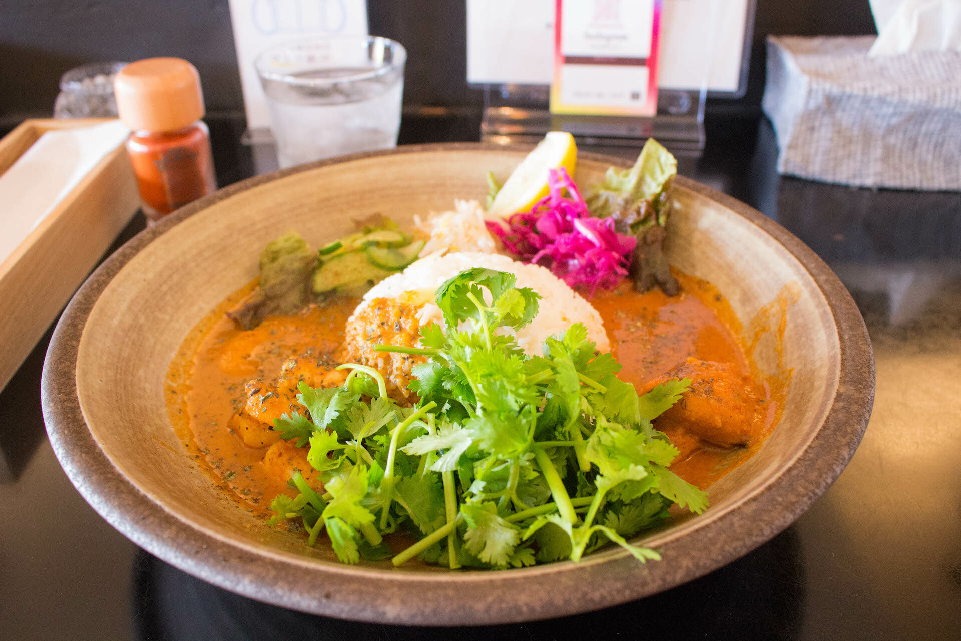 あいがけカレー（パクチートッピング）