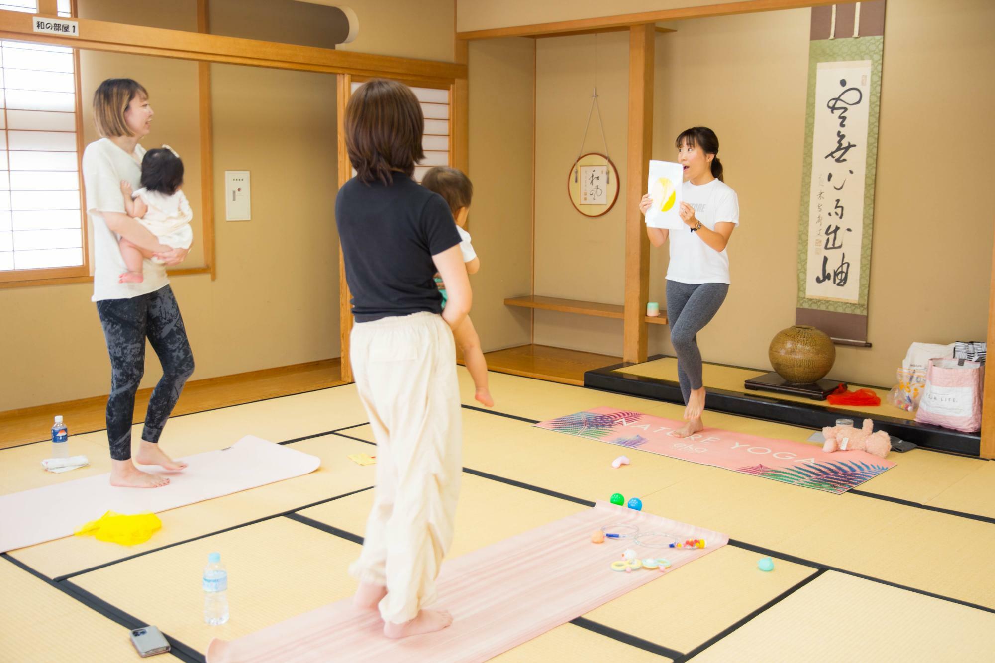 この日は「川東タウンセンターマロニエ」が会場。畳なのでハイハイする赤ちゃんも安全です。