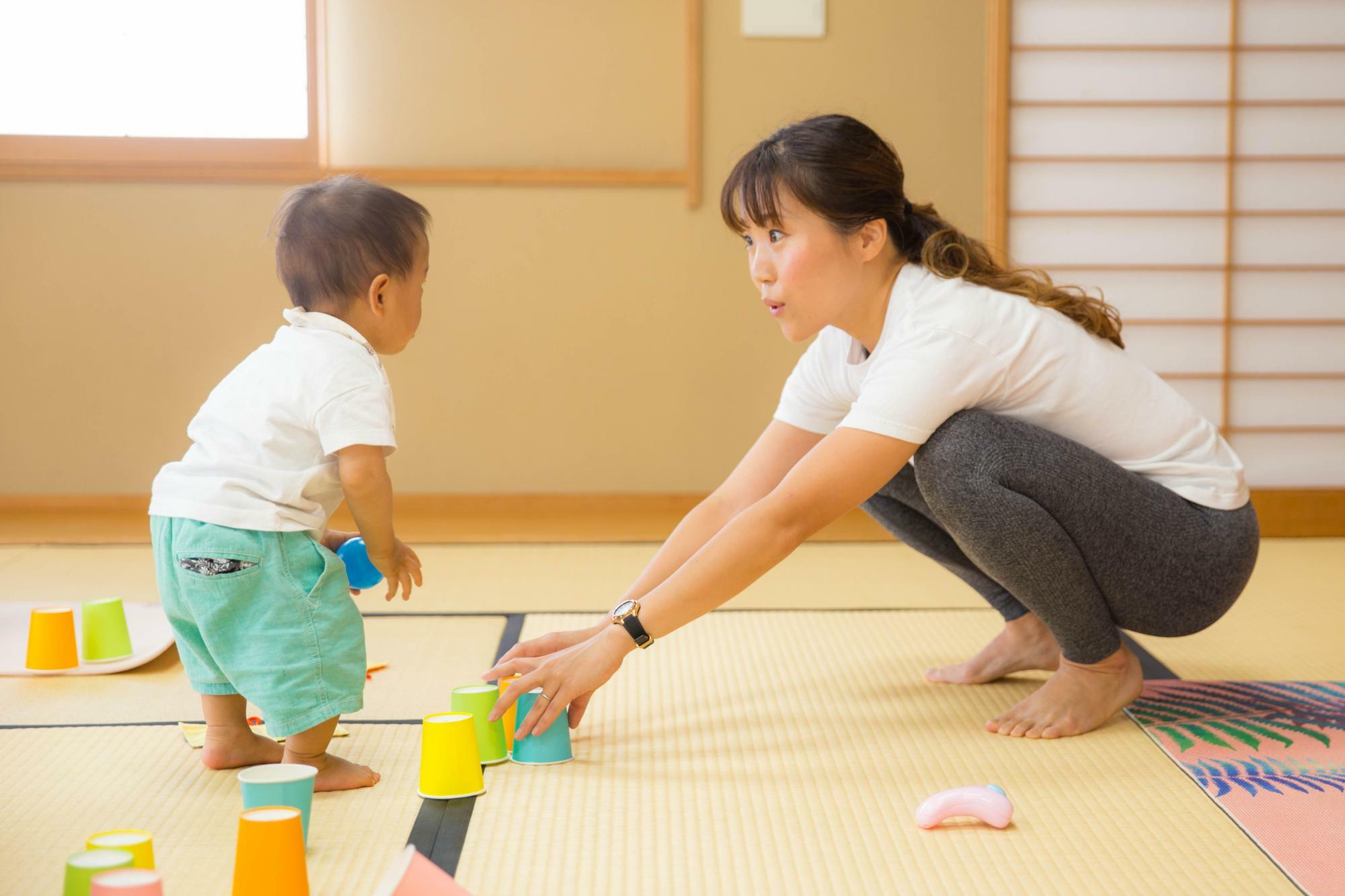 子どもにとって「つかむ」動作なども、脳を鍛える動き