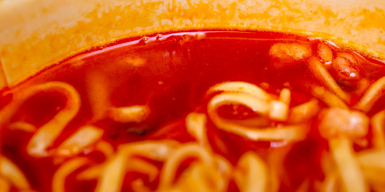 真っ赤なスープは辛味と海鮮を高次元で両立