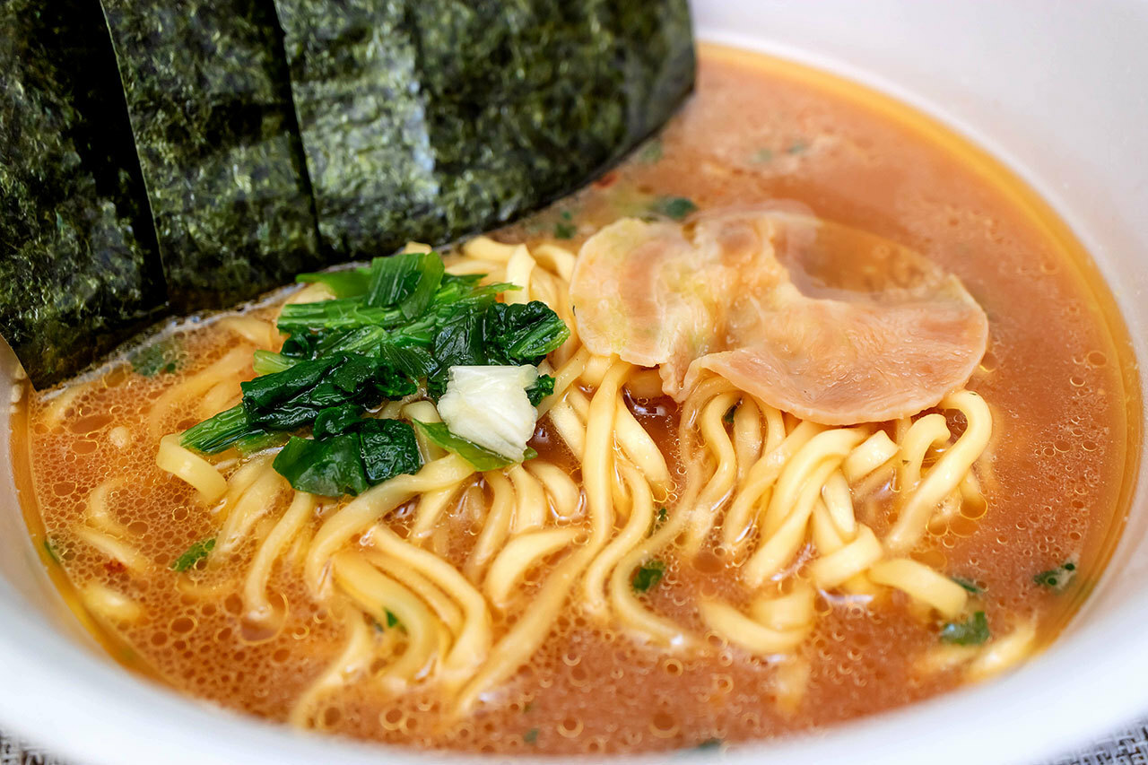 醤油のキレが鋭い「吉村家」のスープ