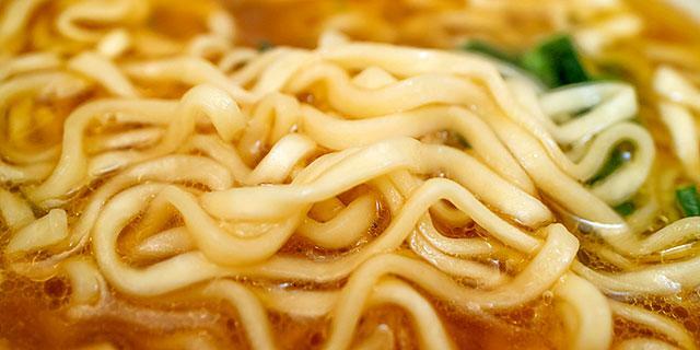 縮れのついた油揚げ麺