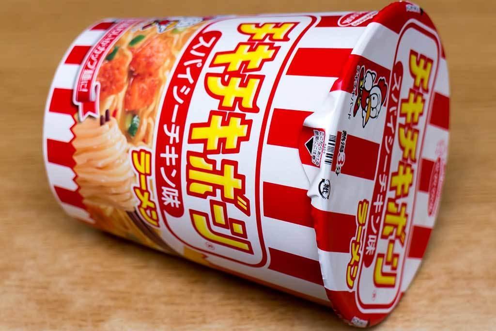 有名フライドチキンをオマージュしたカップまぜそば 味の再現性