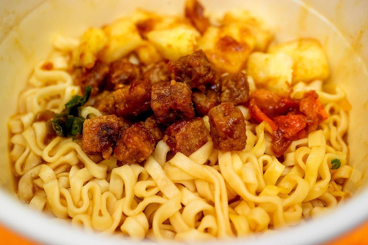 カップヌードルカレー ビッグ」とセブン&イオンの”ジェネリック カップヌードルカレー ビッグ」とセブン&イオンの”ジェネリック