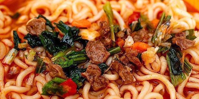 辛ラーメン トムヤムクン 1カートン 12個 タイの伝統メニューを“辛ラーメン”流に再現？「辛ラーメン