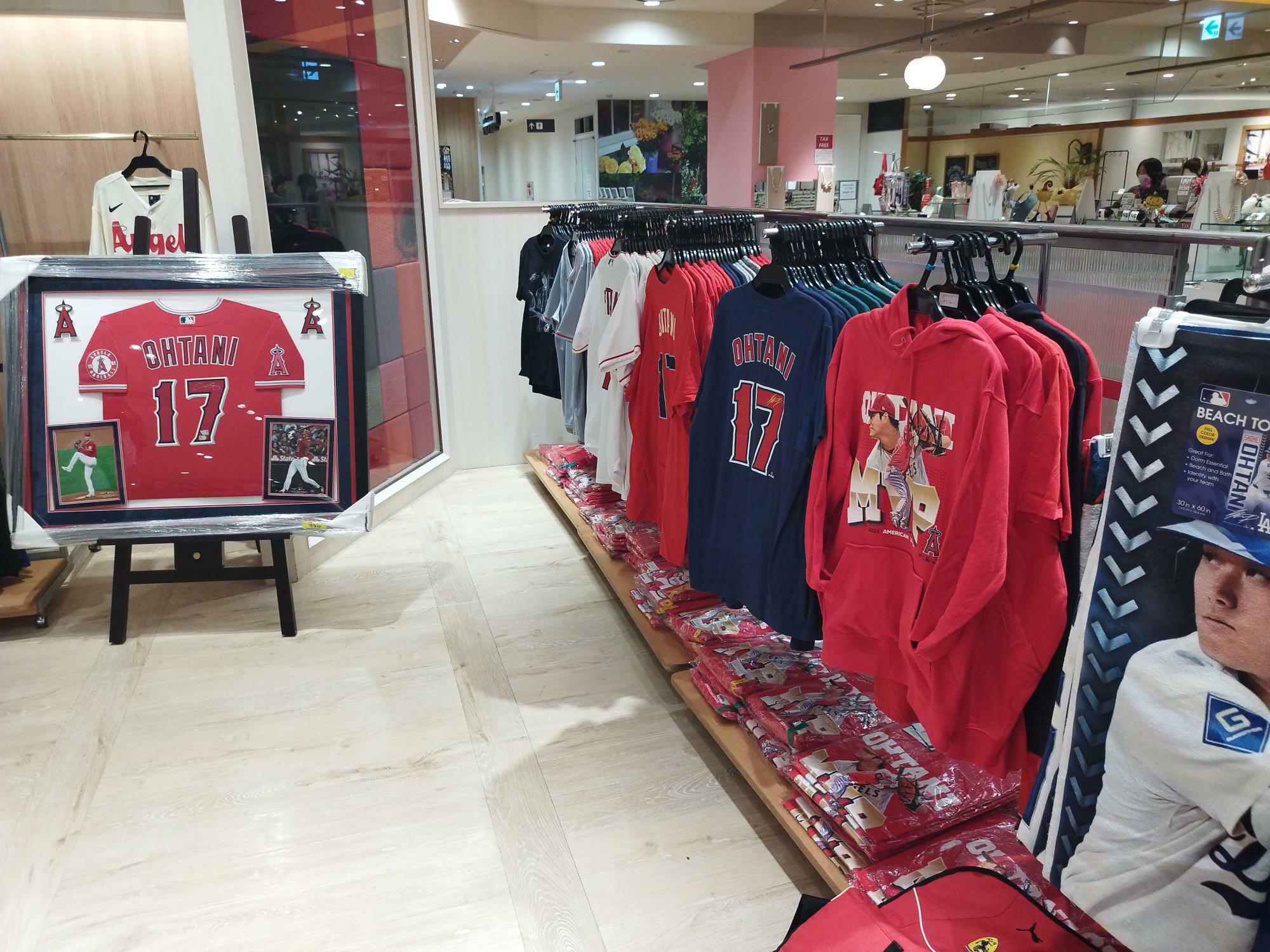 大谷選手のグッズがたくさん販売されています。