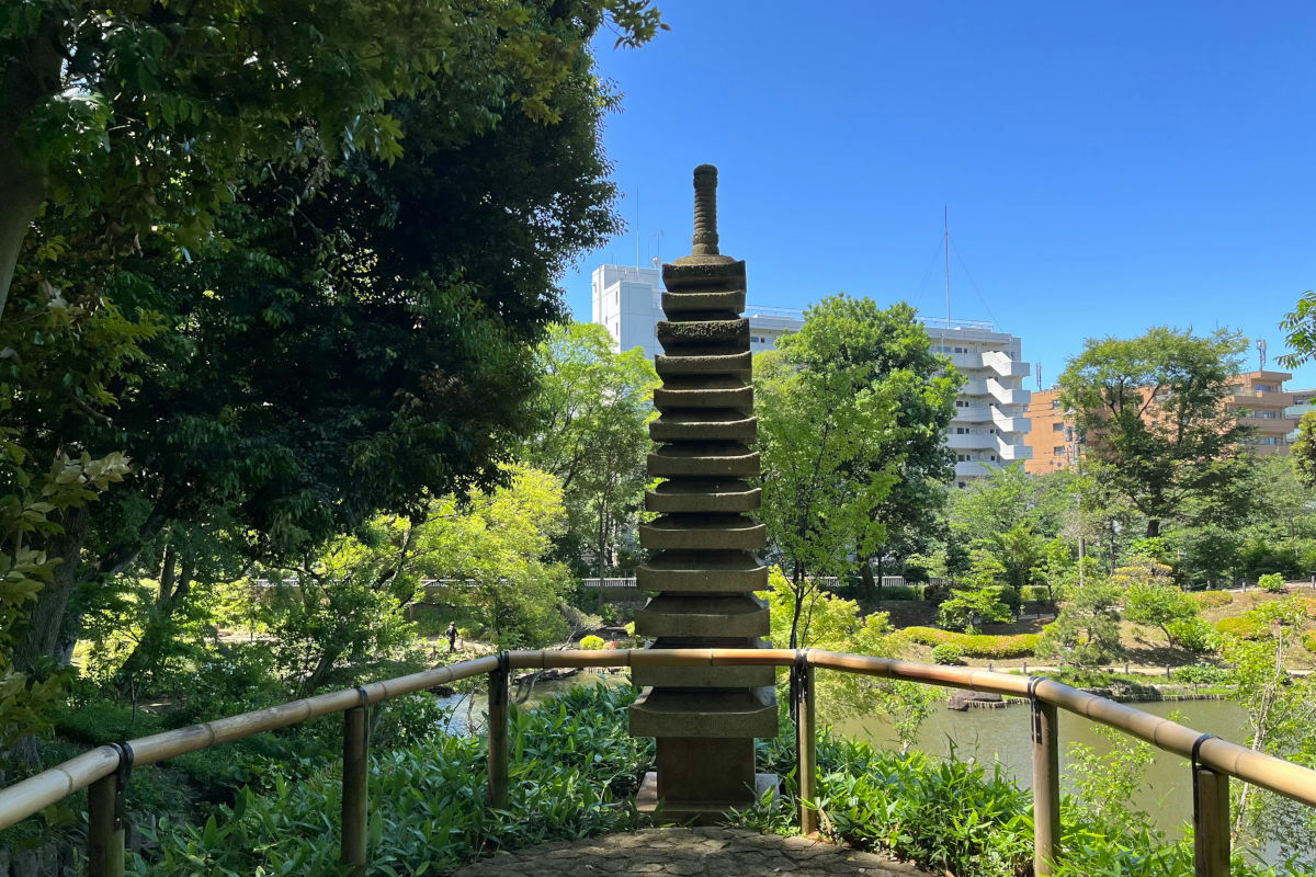 肥後細川庭園の十三重塔