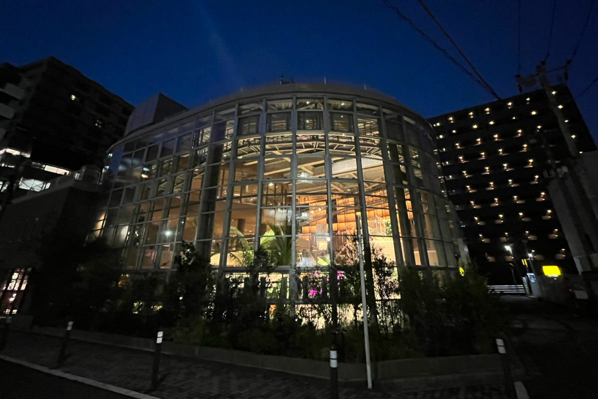 夜の渋谷区ふれあい植物センター