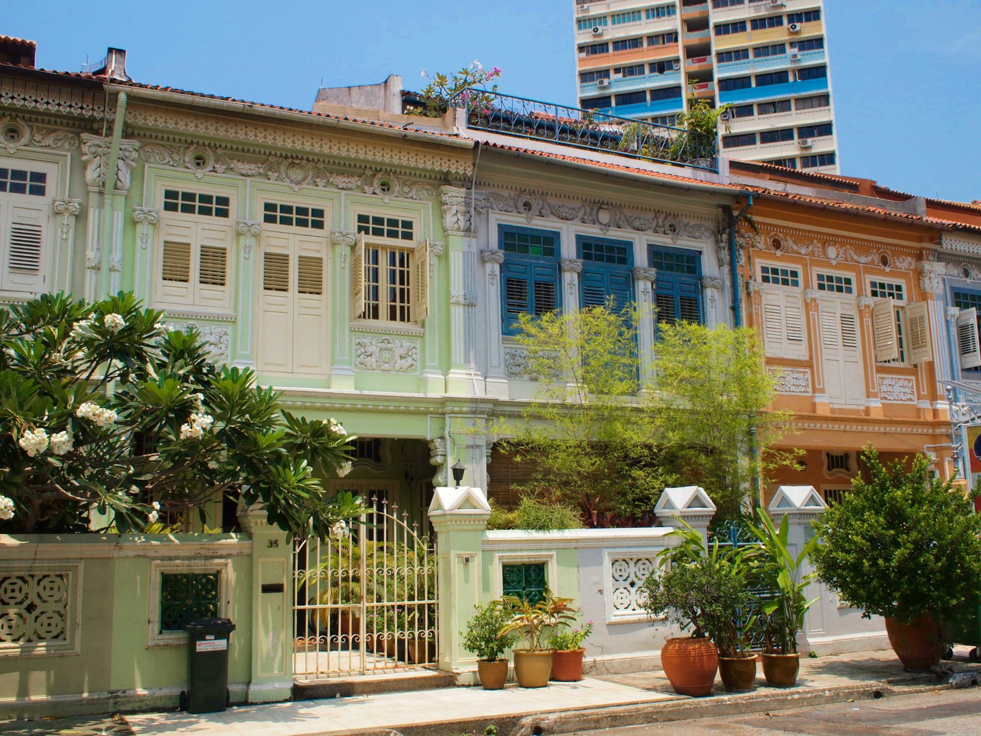プラナカン様式の建物が並ぶシンガポールの街