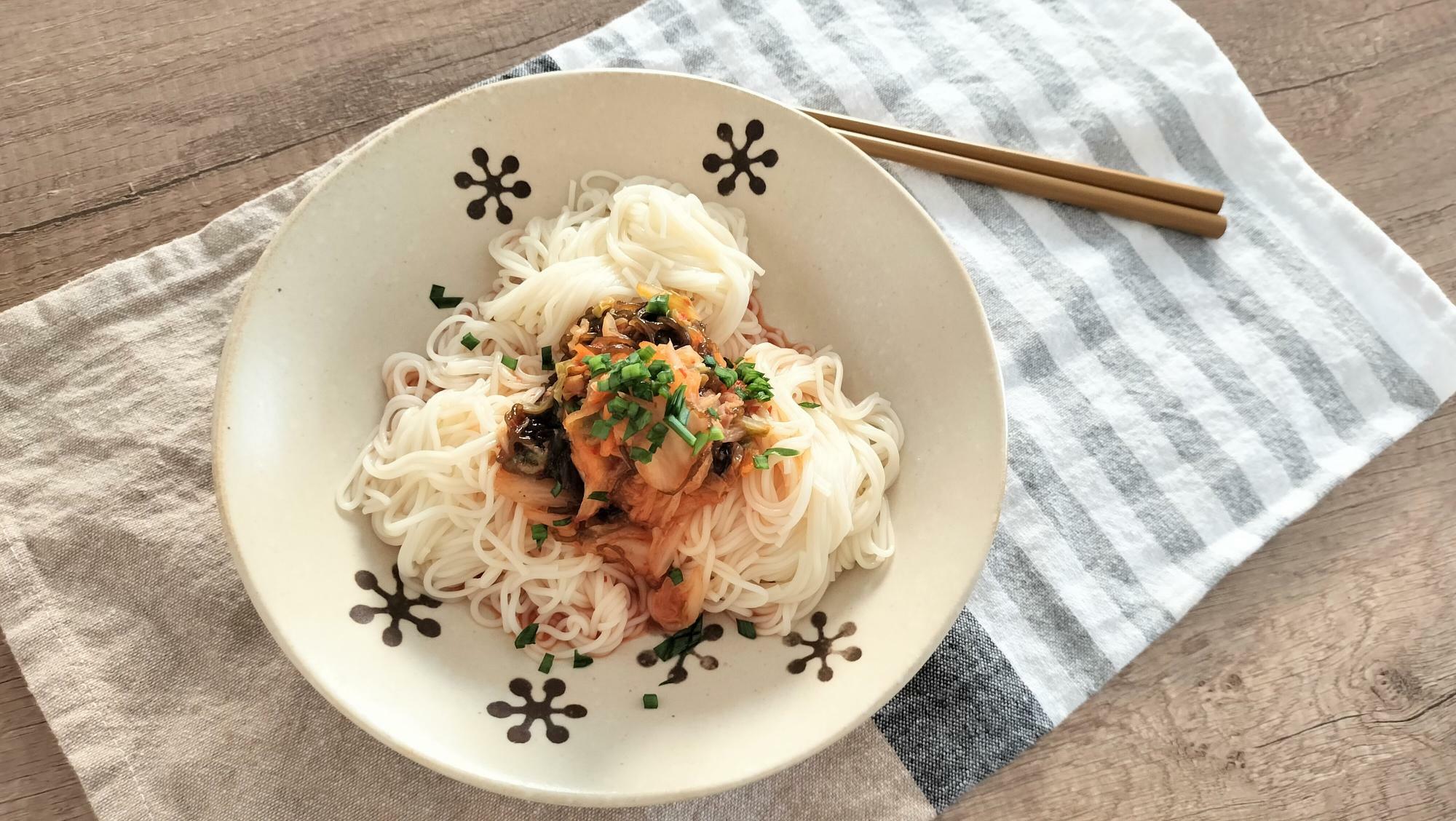 もずくとキムチの相性抜群！中華風なのっけそうめん