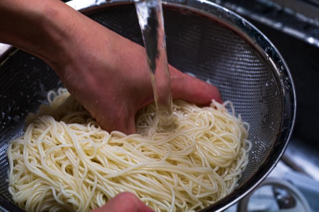 そうめんをよくもみ洗いするとぬめりがとれておいしい