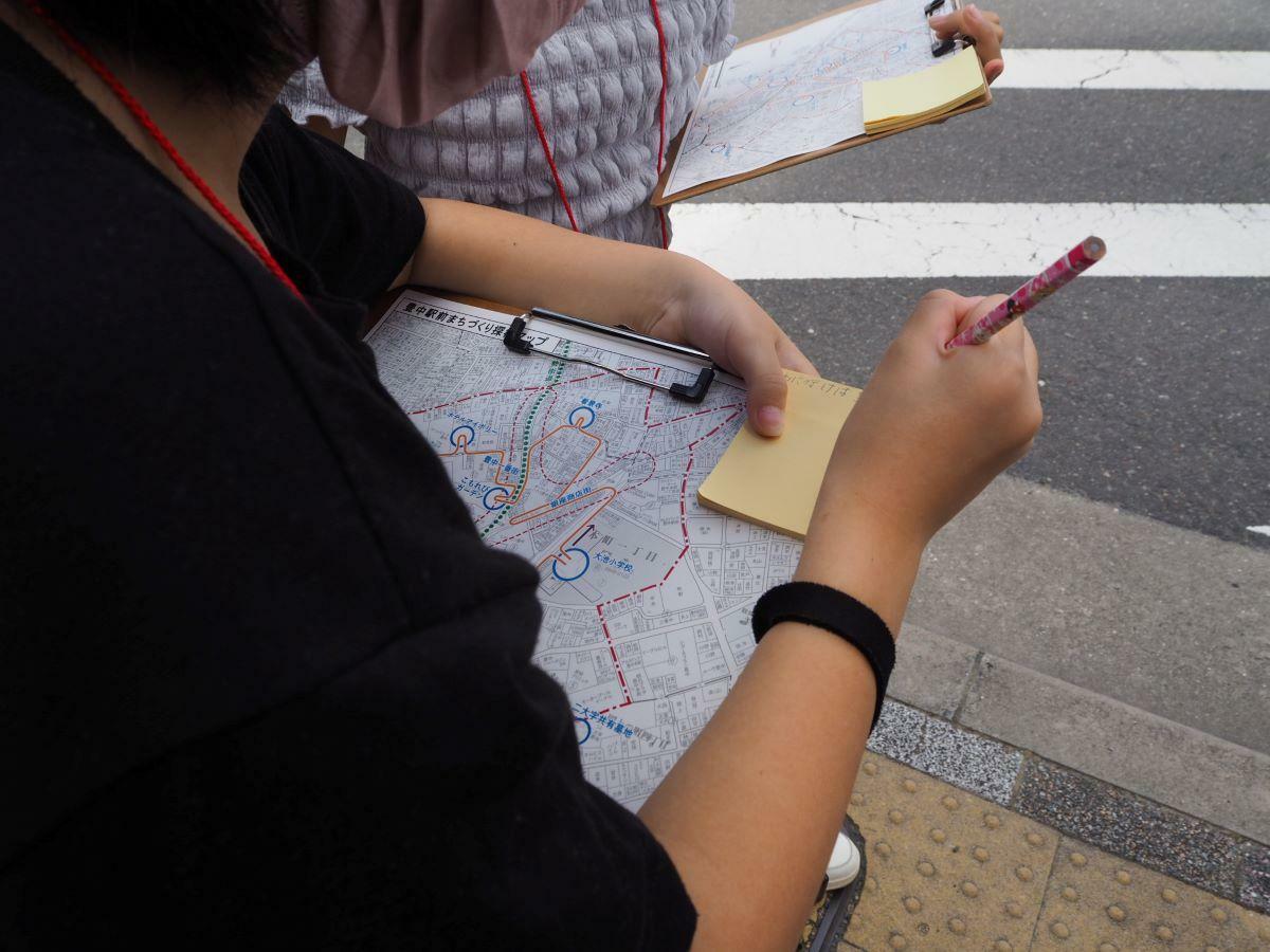 ▲「豊中駅前まちまち探検」をしている様子