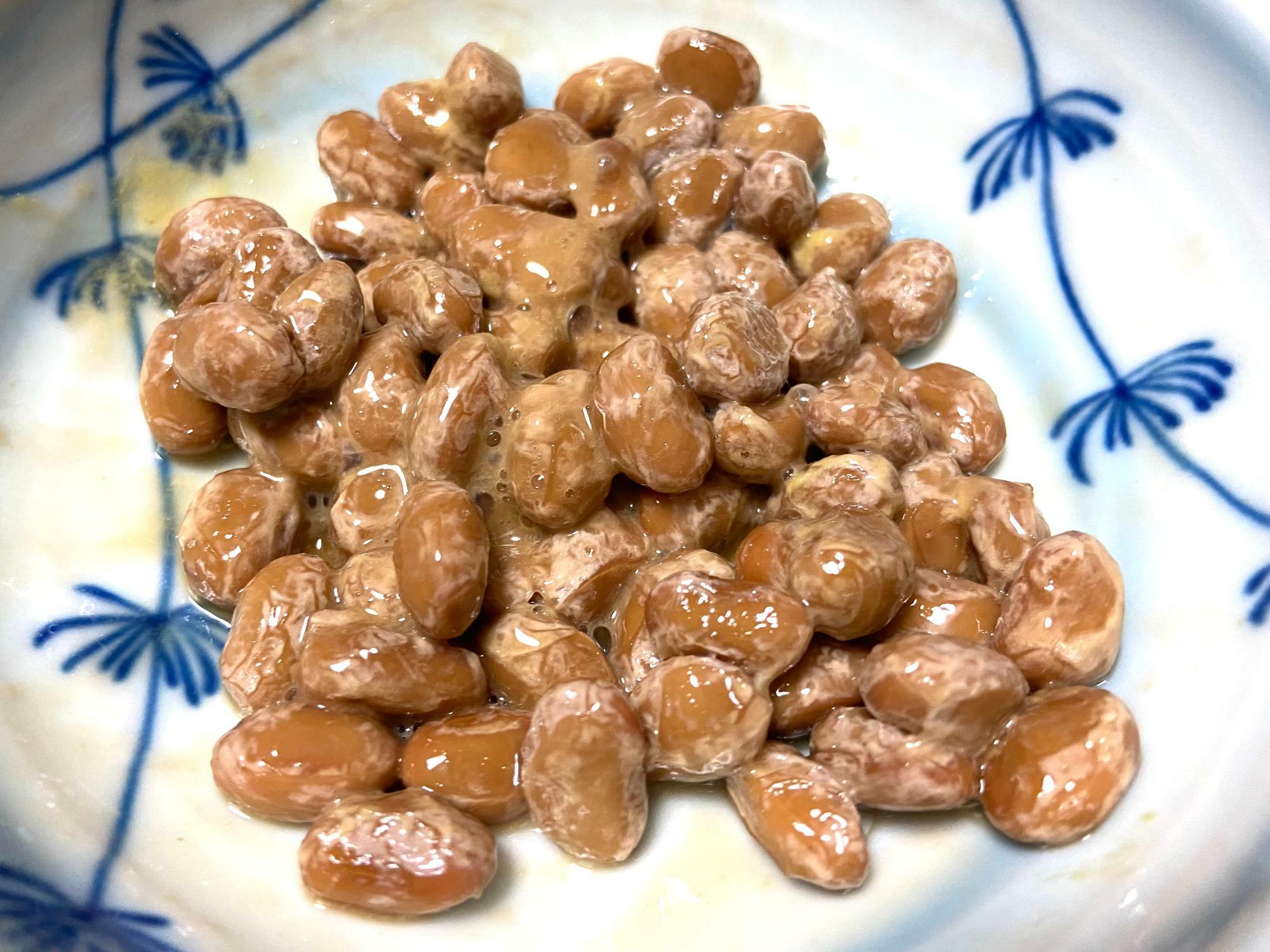 大粒納豆は粒が大きく風味豊かな大変美味しい納豆で、このままでいただきました。