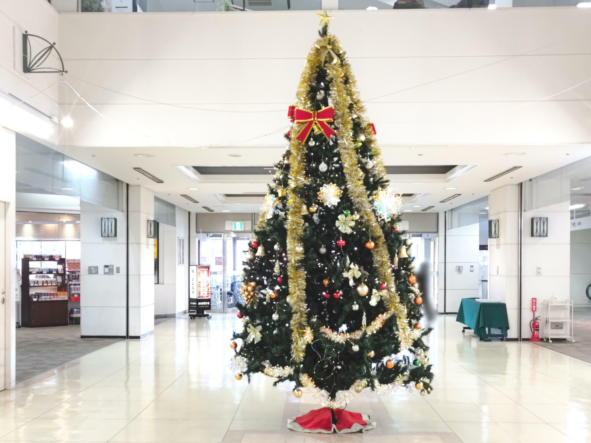 WATSU東館1階にあるクリスマスツリー。