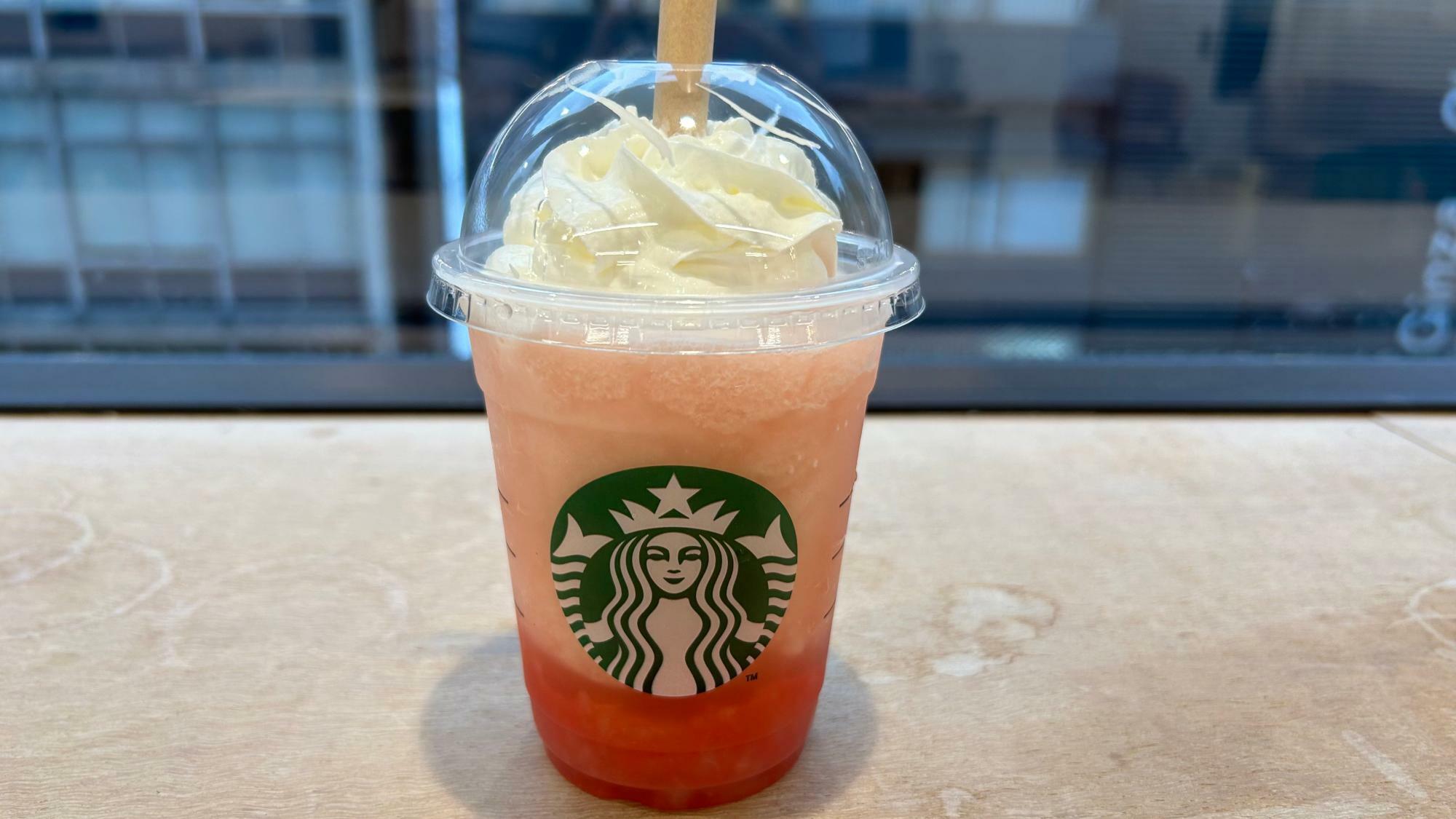 ラブ&ピーチフラペチーノ　Tallサイズのみ　687円（お持ち帰り税込）　700円（イートイン税込）