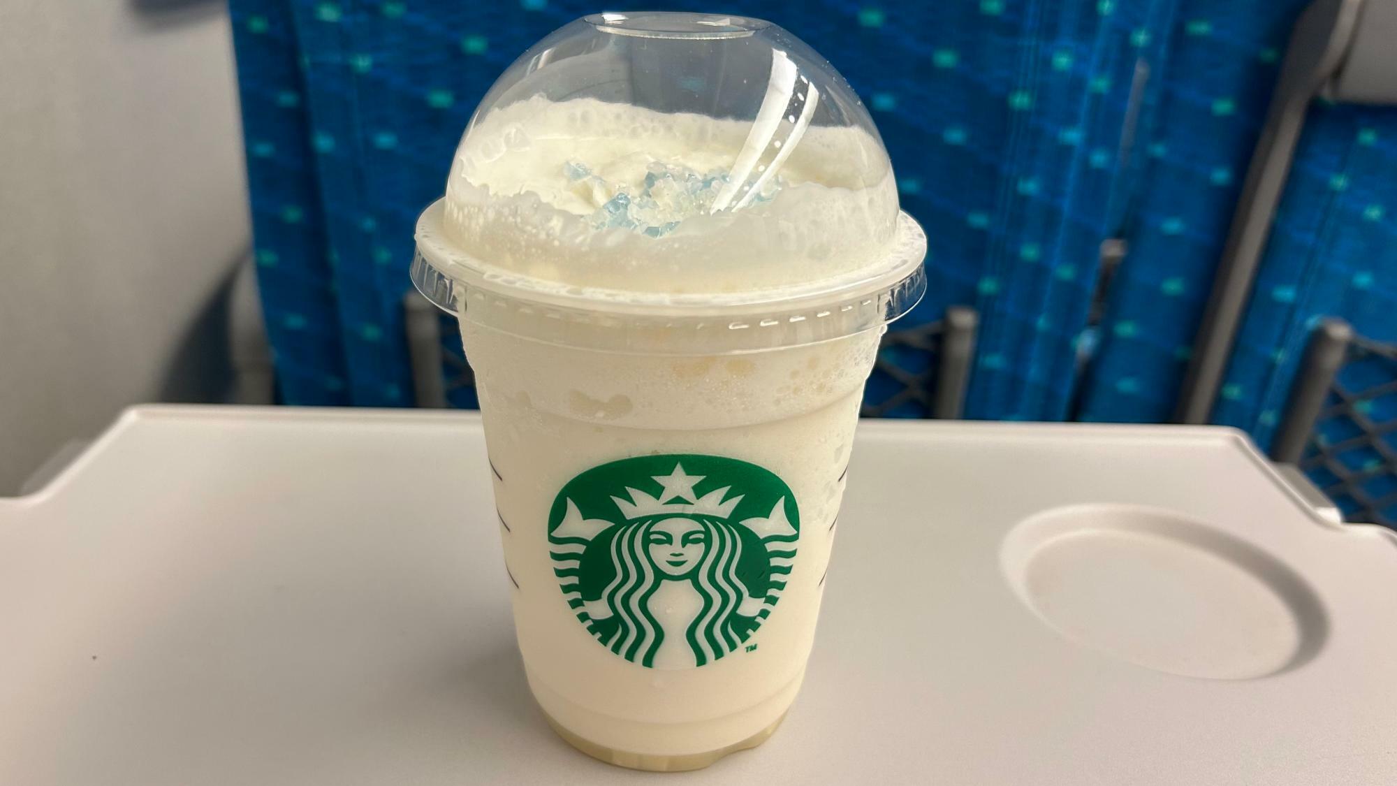 マカダミア ホワイトスノー チョコレート フラペチーノ　Tallサイズのみ　店内700円（税込） 持ち帰り687円（税込）