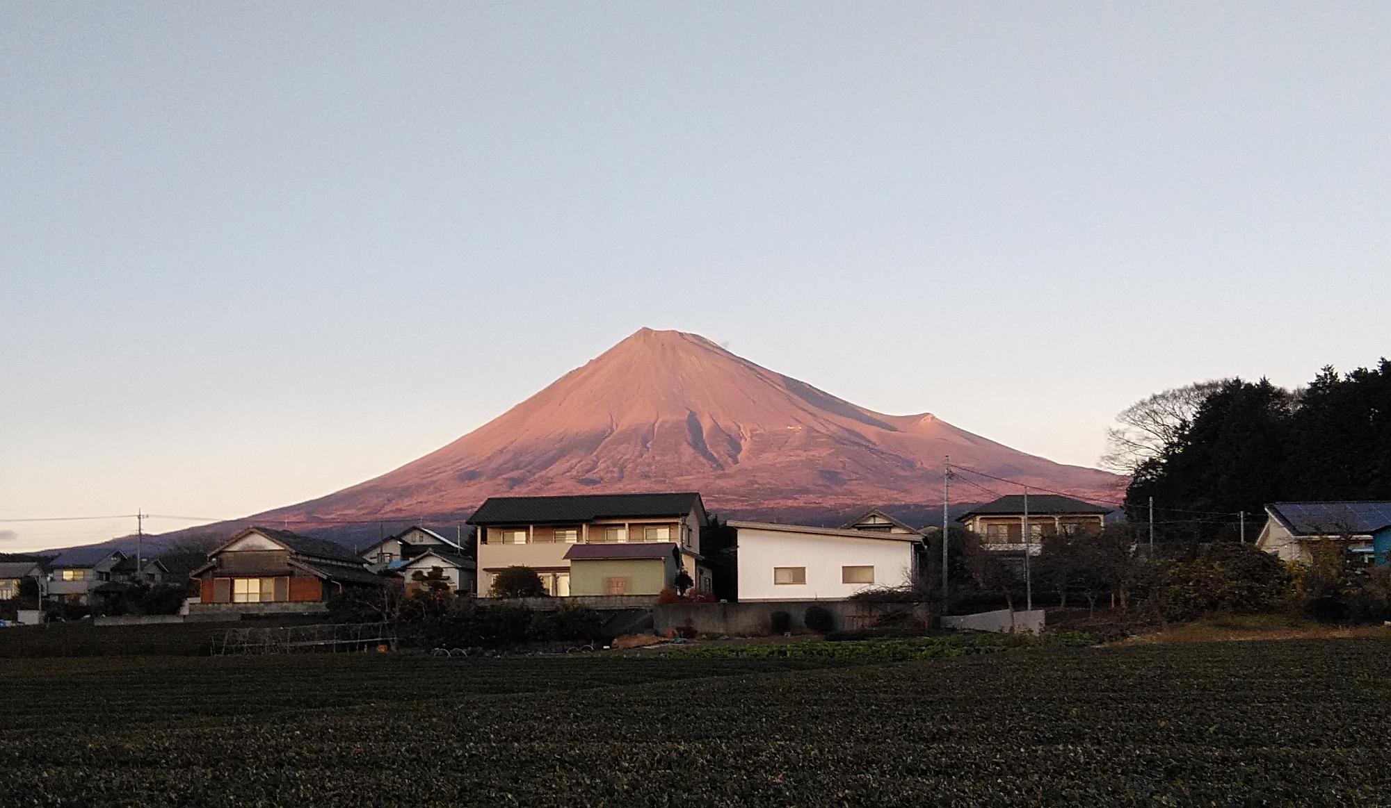 雪降る前の富士山も結構好き