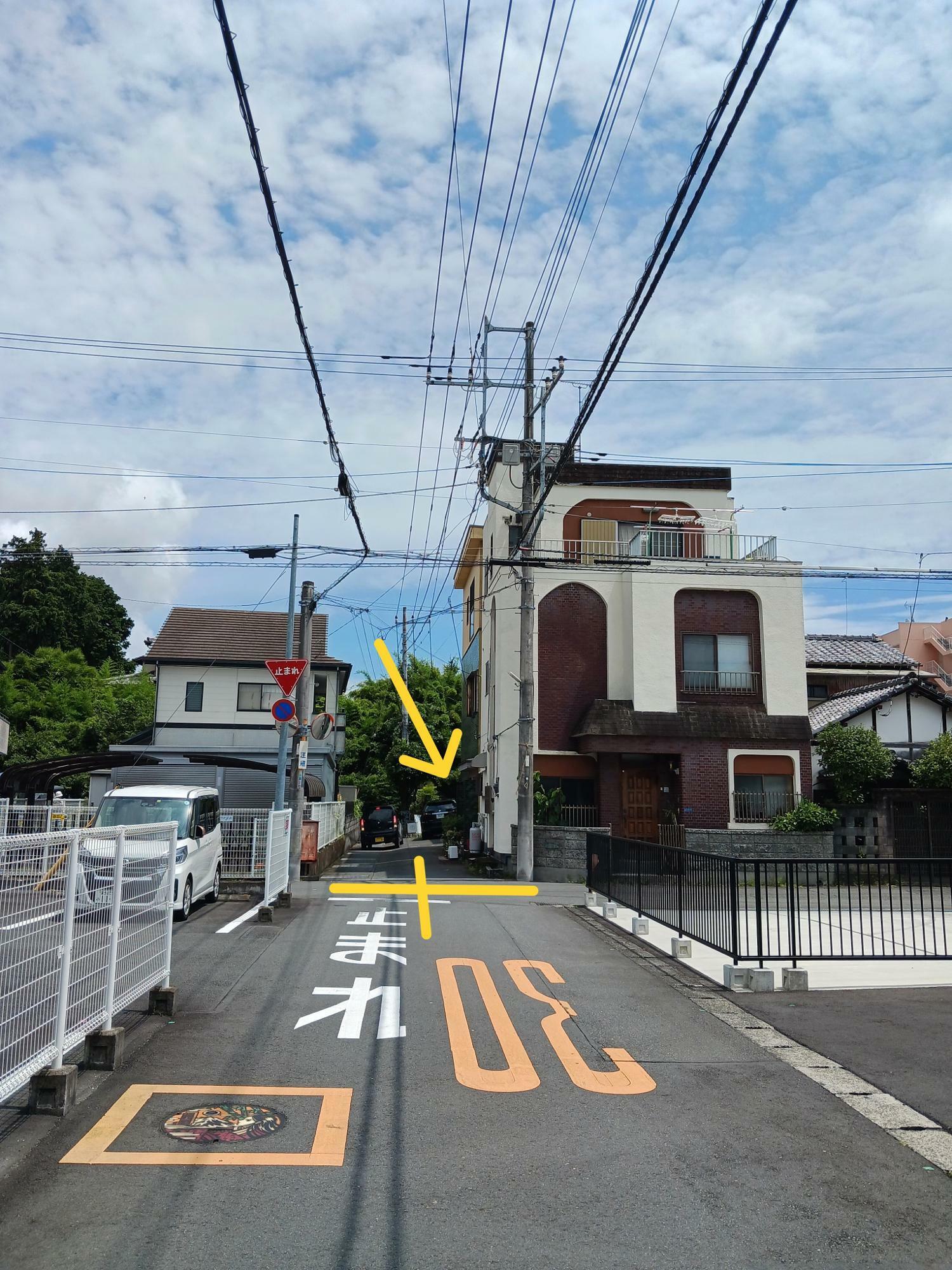十字路の奥に和田川リバーサイドはな遊があります