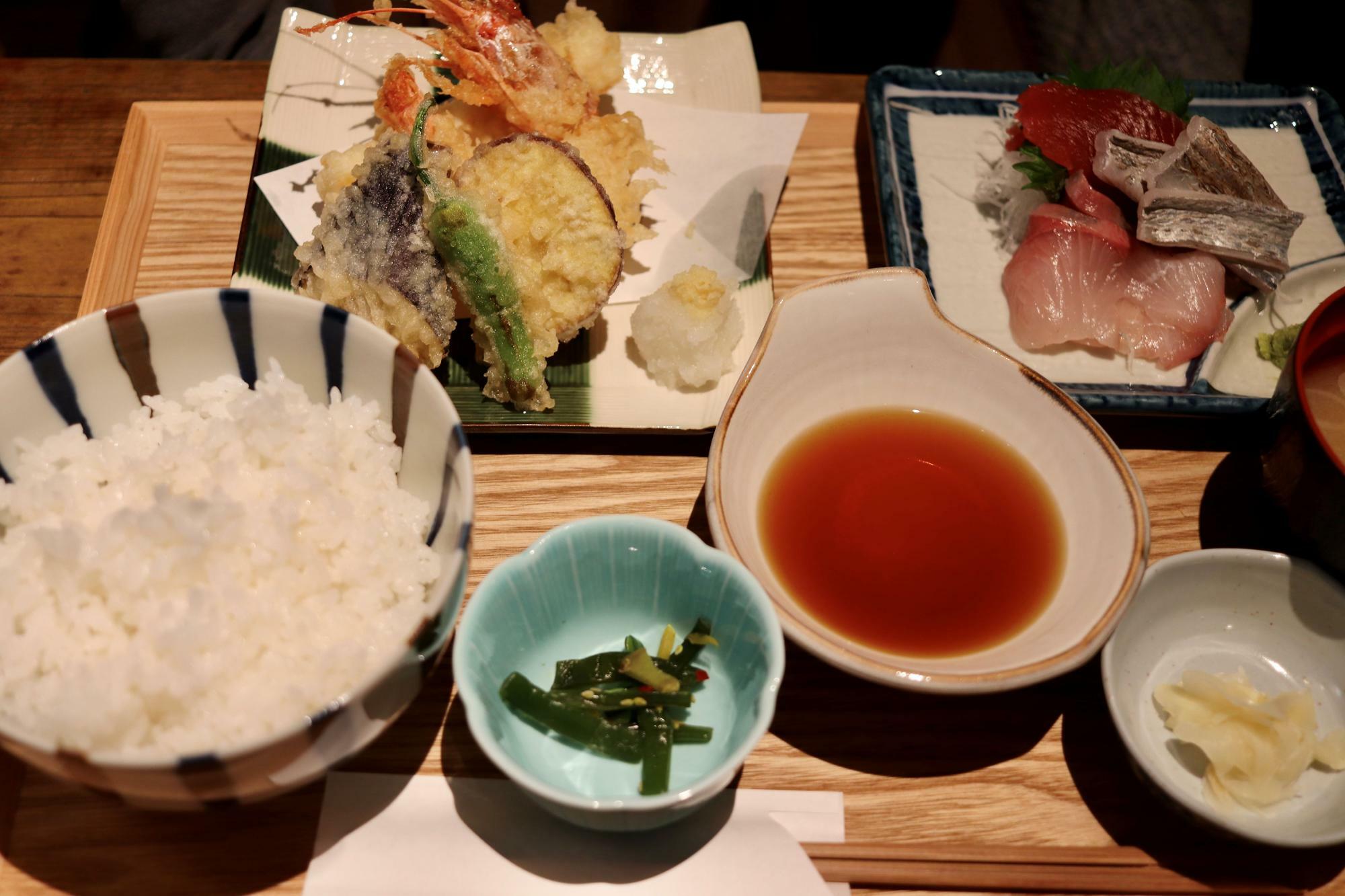「天ぷらと刺身定食」2,240円税込